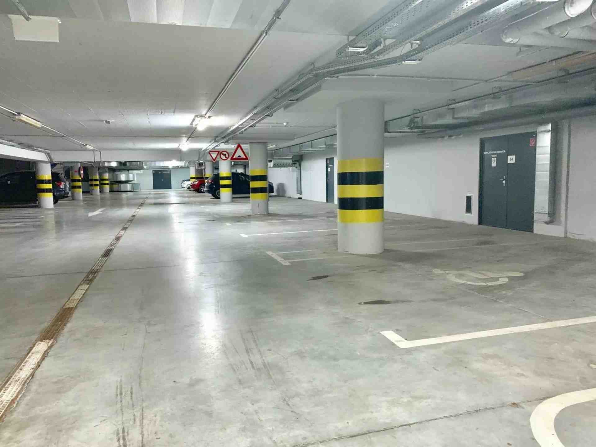 Garagenstellplatz in der Altstadt zu vermieten - Dunajská, 811 08 Bratislava - Foto 1 von 2