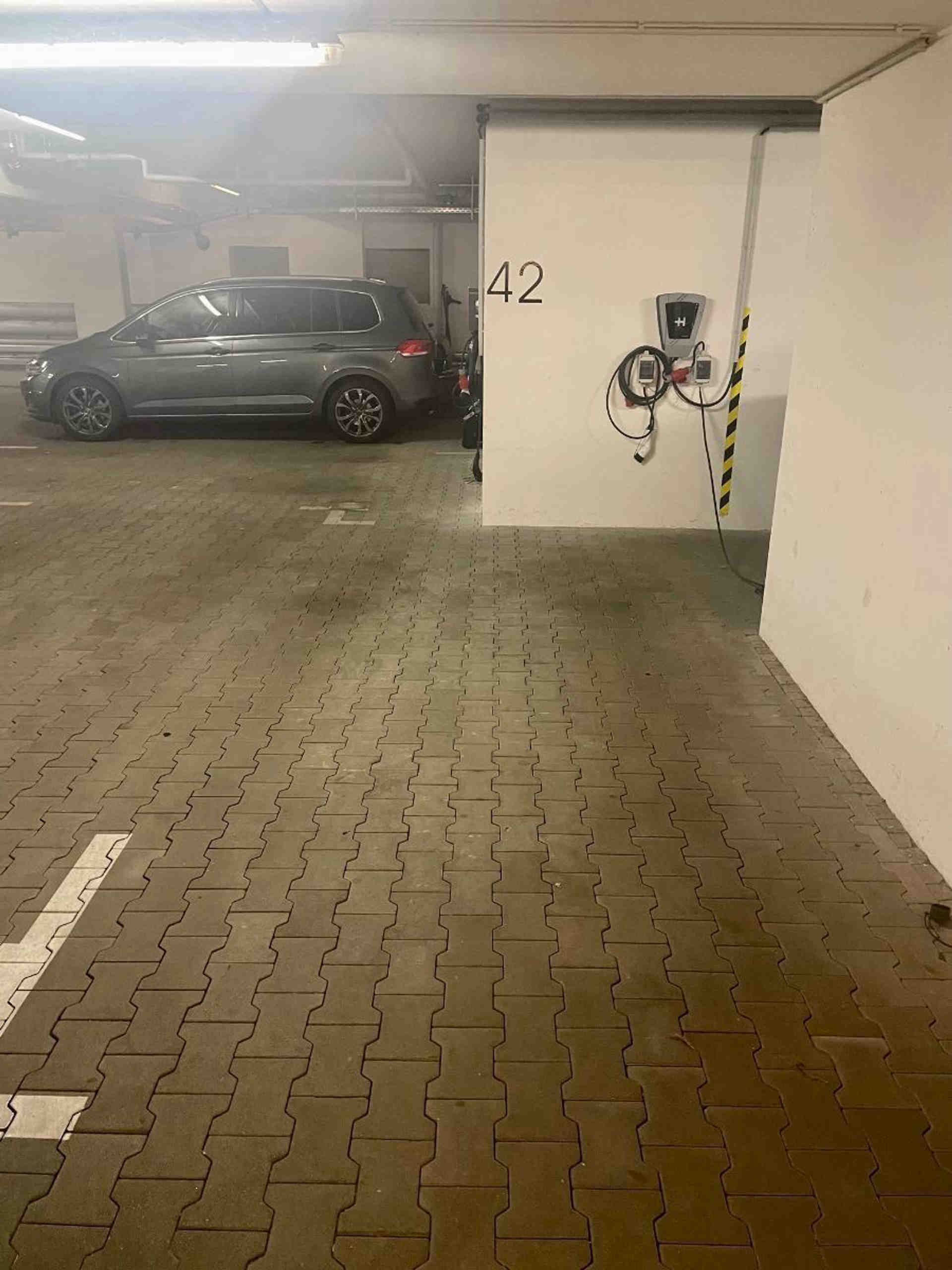 Winskiez (PBerg) underground parking with electric charger - Greifswalder Straße, 10405 Berlin - Photo 1 of 2