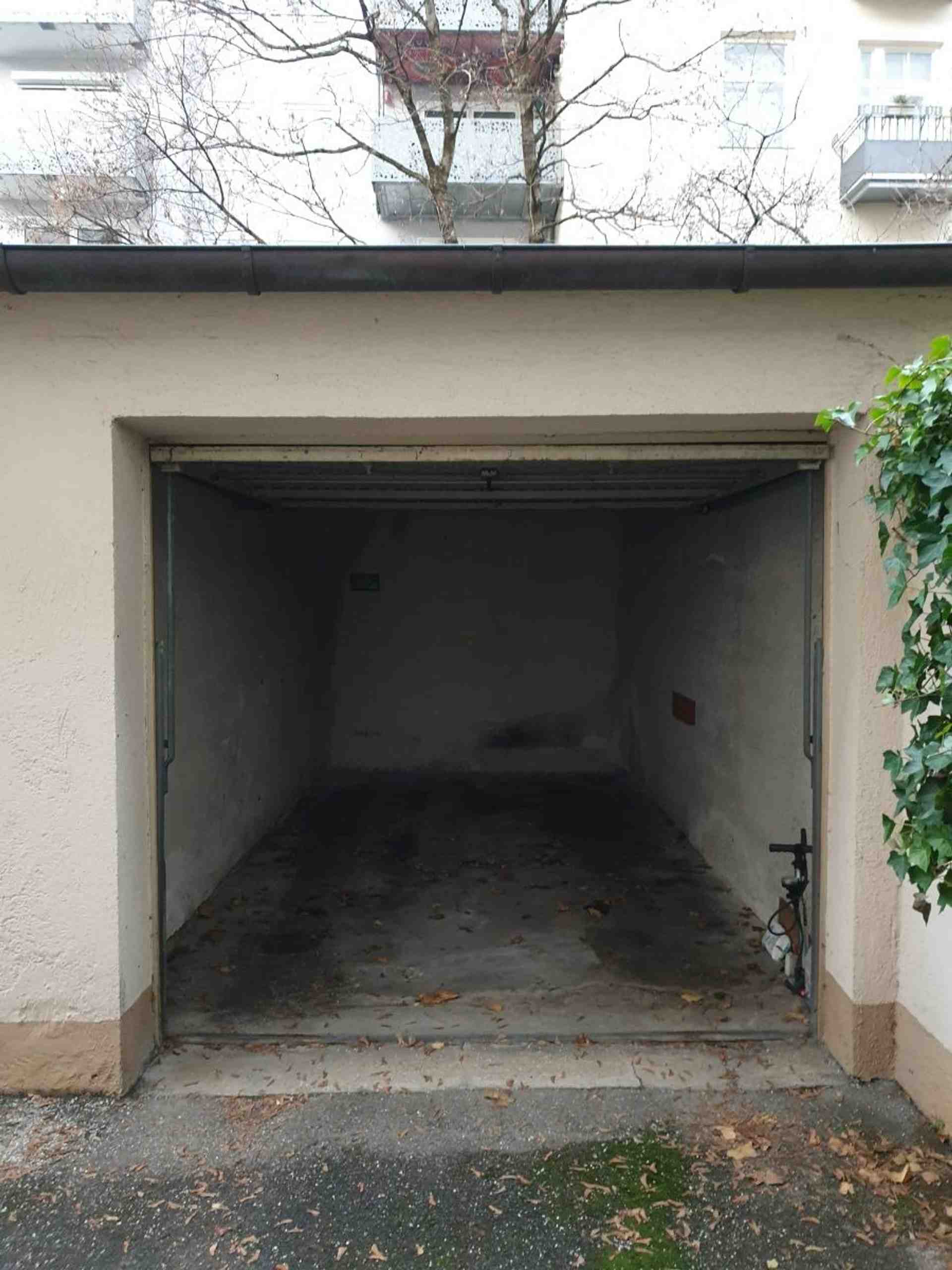 Single garage for rent near Josephsplatz from NOW - Keuslinstraße, 80798 Munich - Photo 2 of 4