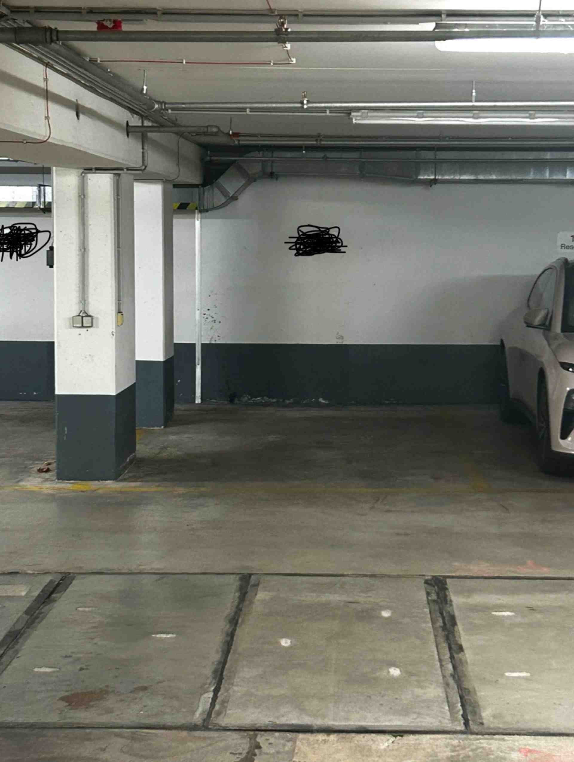 Parking space in the underground car park Zentral - Dorotheenstraße, 10117 Berlin - Photo 1 of 1