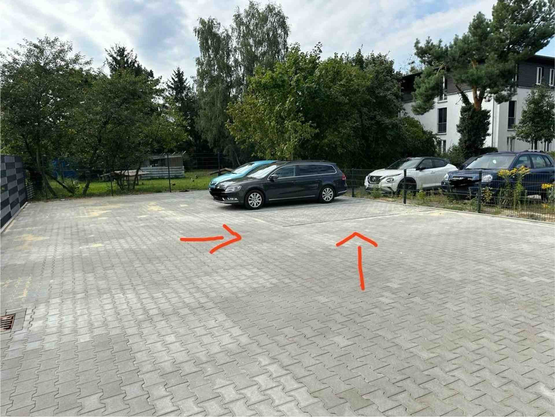 Outdoor parking space near Berlin-Spandau in 14612 Falkensee - Fehrbelliner Straße, 14612 Falkensee - Photo 2 of 5