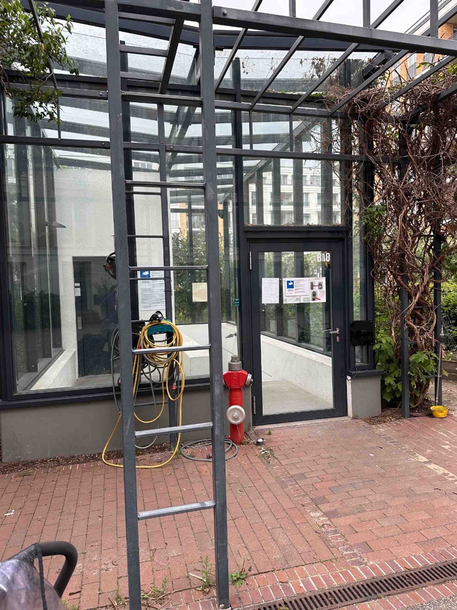 Tiefgarage Viktoriaquartier, Stellplatz direkt neben Aufzug - Methfesselstraße, 10965 Berlin - Foto 2 von 5