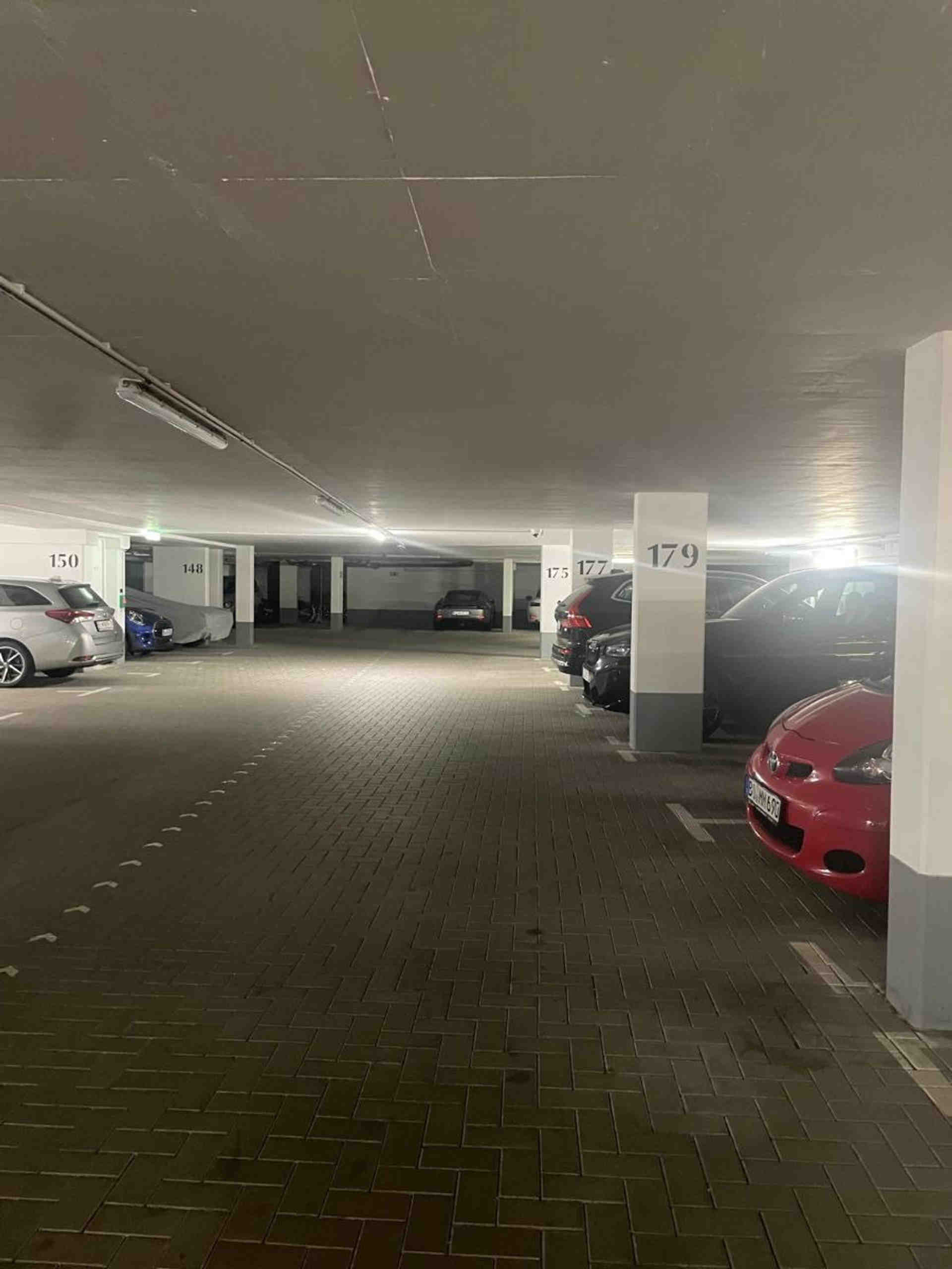 Sicherer Tiefgaragen-Parkplatz in der Nähe von Mauerpark - Lichtburgring, 13355 Berlin - Foto 2 von 9