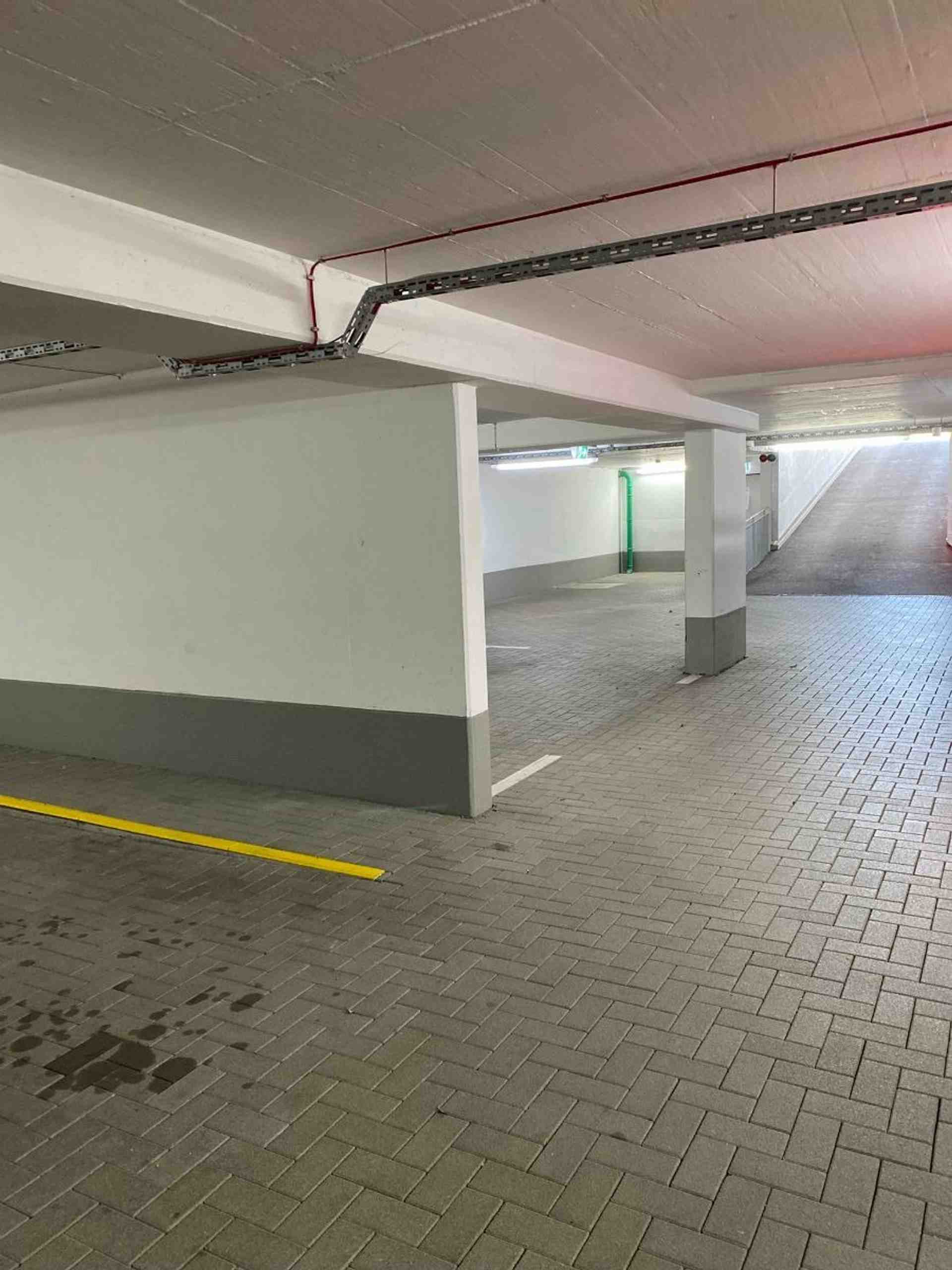 Tiefgaragenstellplatz in S-Bahn nähe - Rosemarie-Fendel-Bogen, 81245 München - Foto 2 von 3