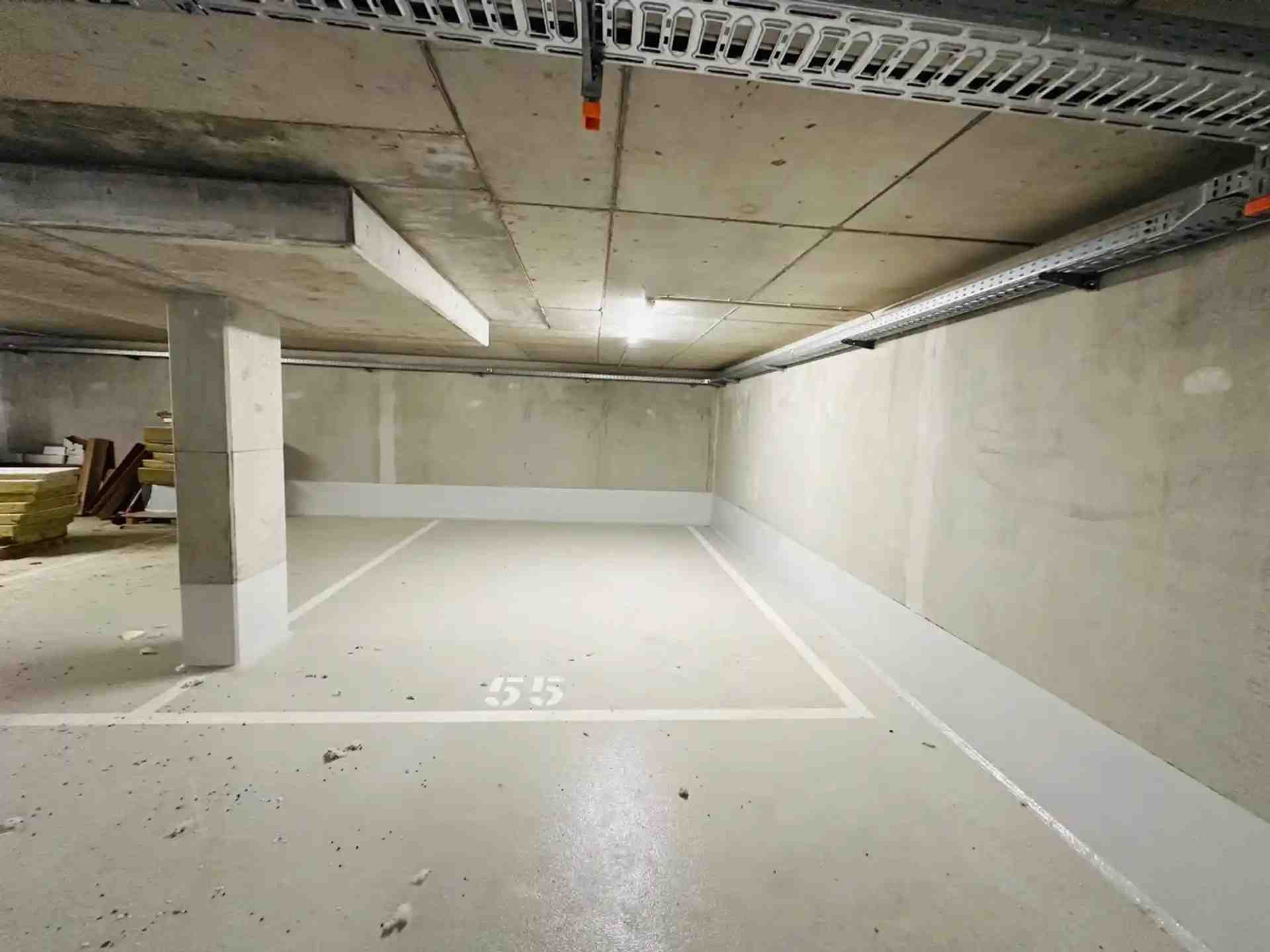 Sicheres Parken in der Tiefgarage - Čulenova, 811 09 Bratislava - Foto 1 von 1