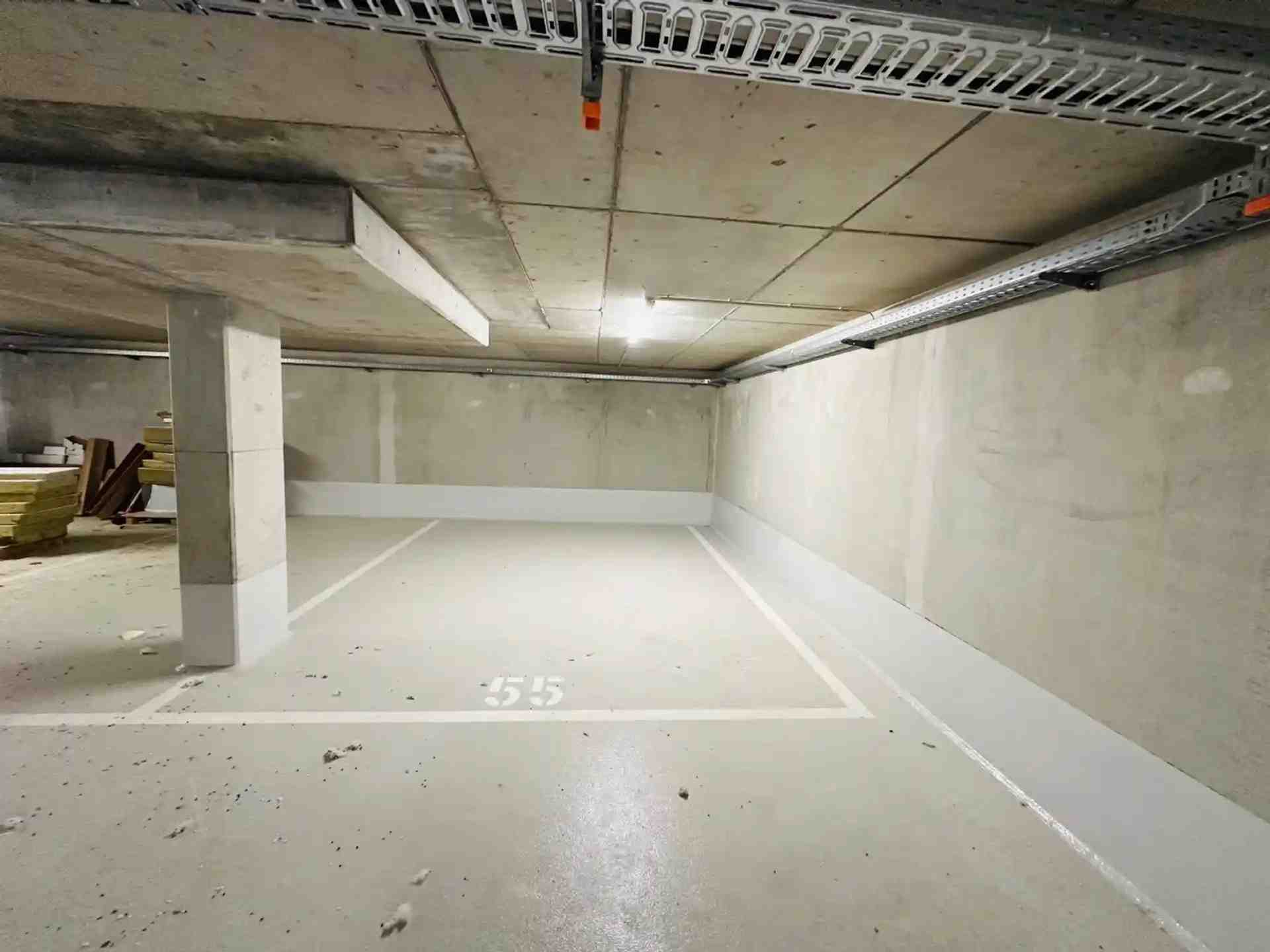 Geschützter Parkplatz in der Tiefgarage - Čulenova, 811 09 Bratislava - Foto 1 von 1