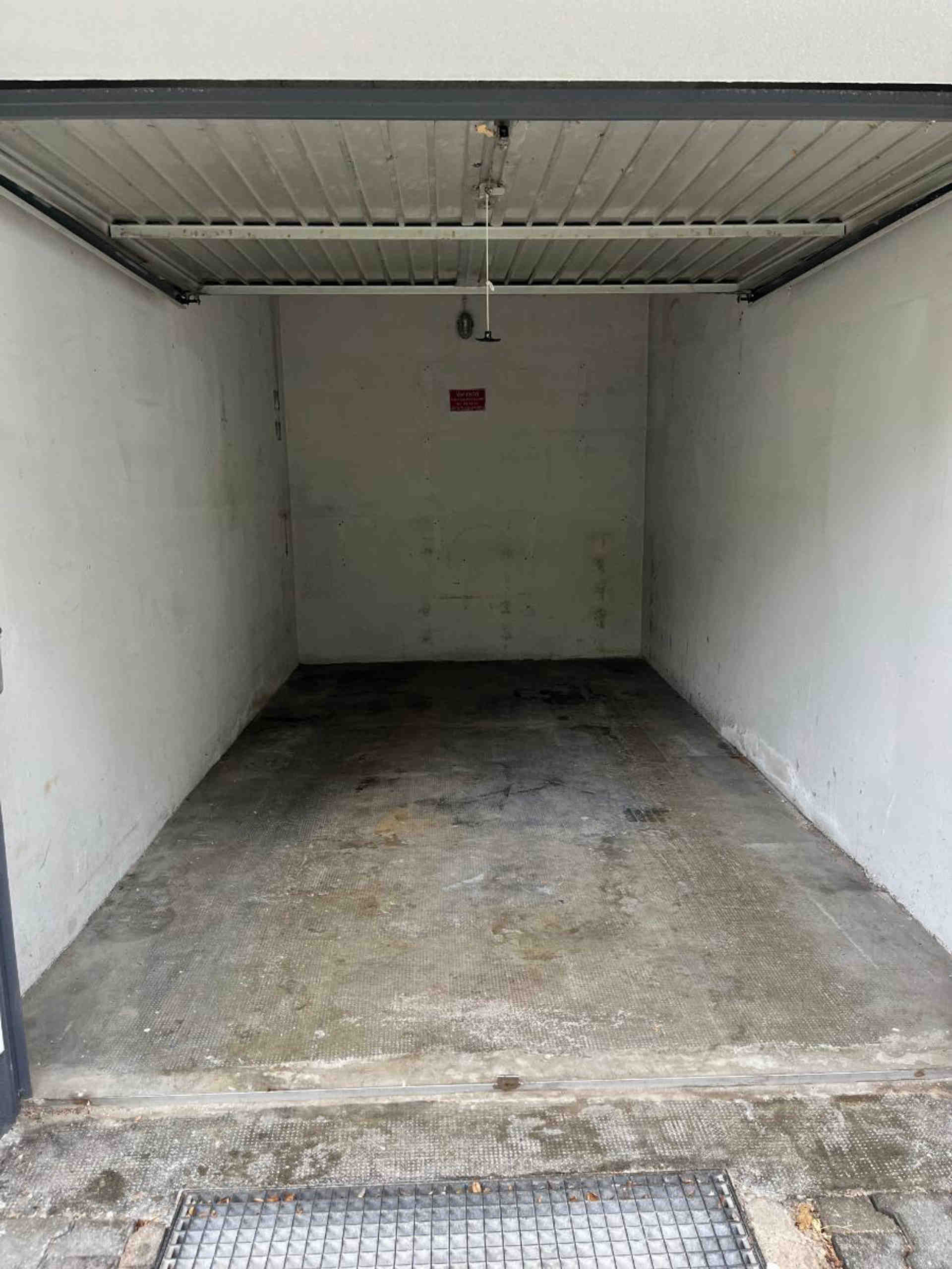 Secure long-term exclusive garage parking in Au-Haidhausen - Edlingerstraße, 81543 Munich - Photo 1 of 1