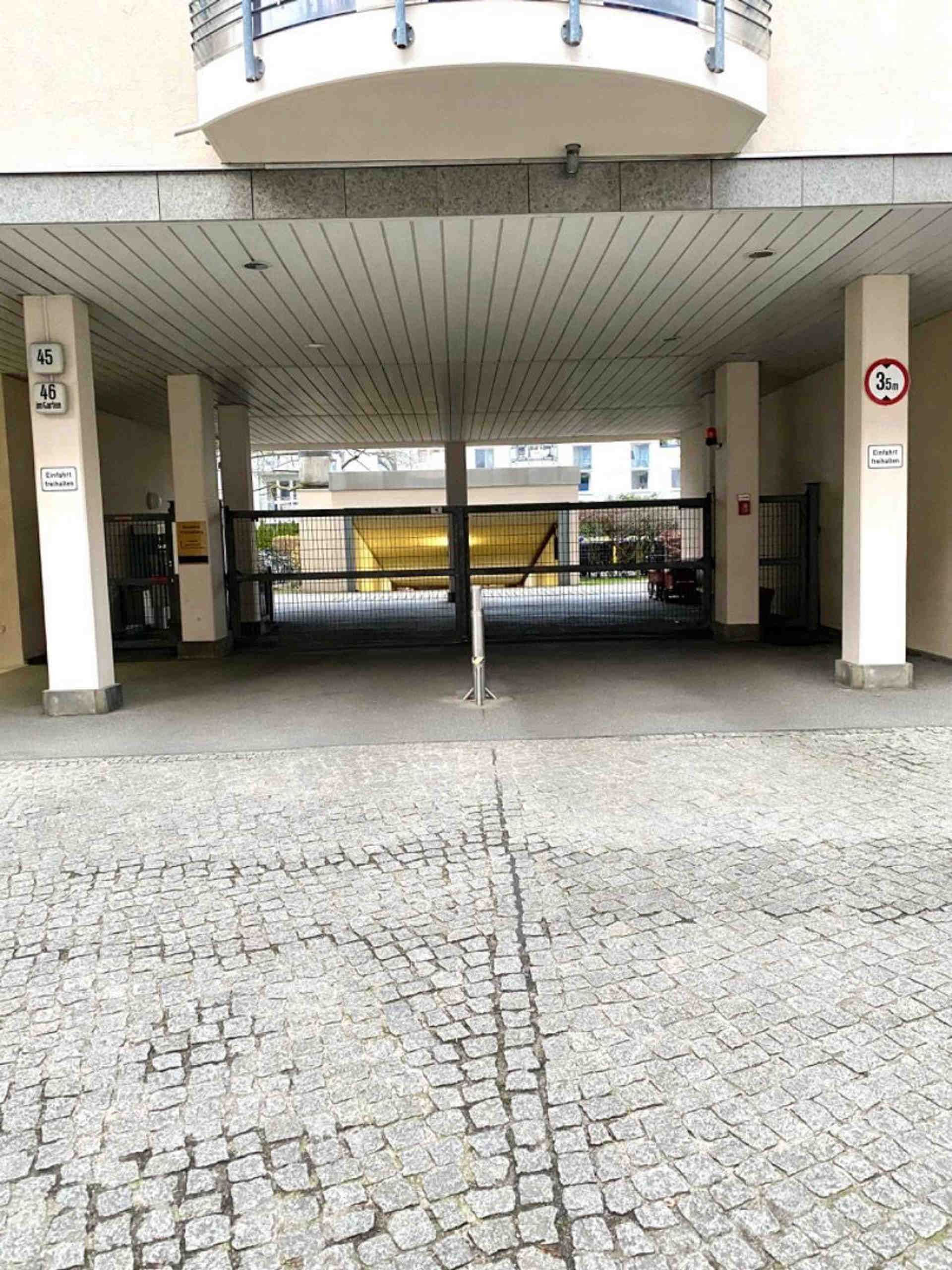 Tiefgaragen-Stellplatz zu vermieten in Prenzlauer Berg - Schwedter Straße, 10435 Berlin - Fotka 1 z 1