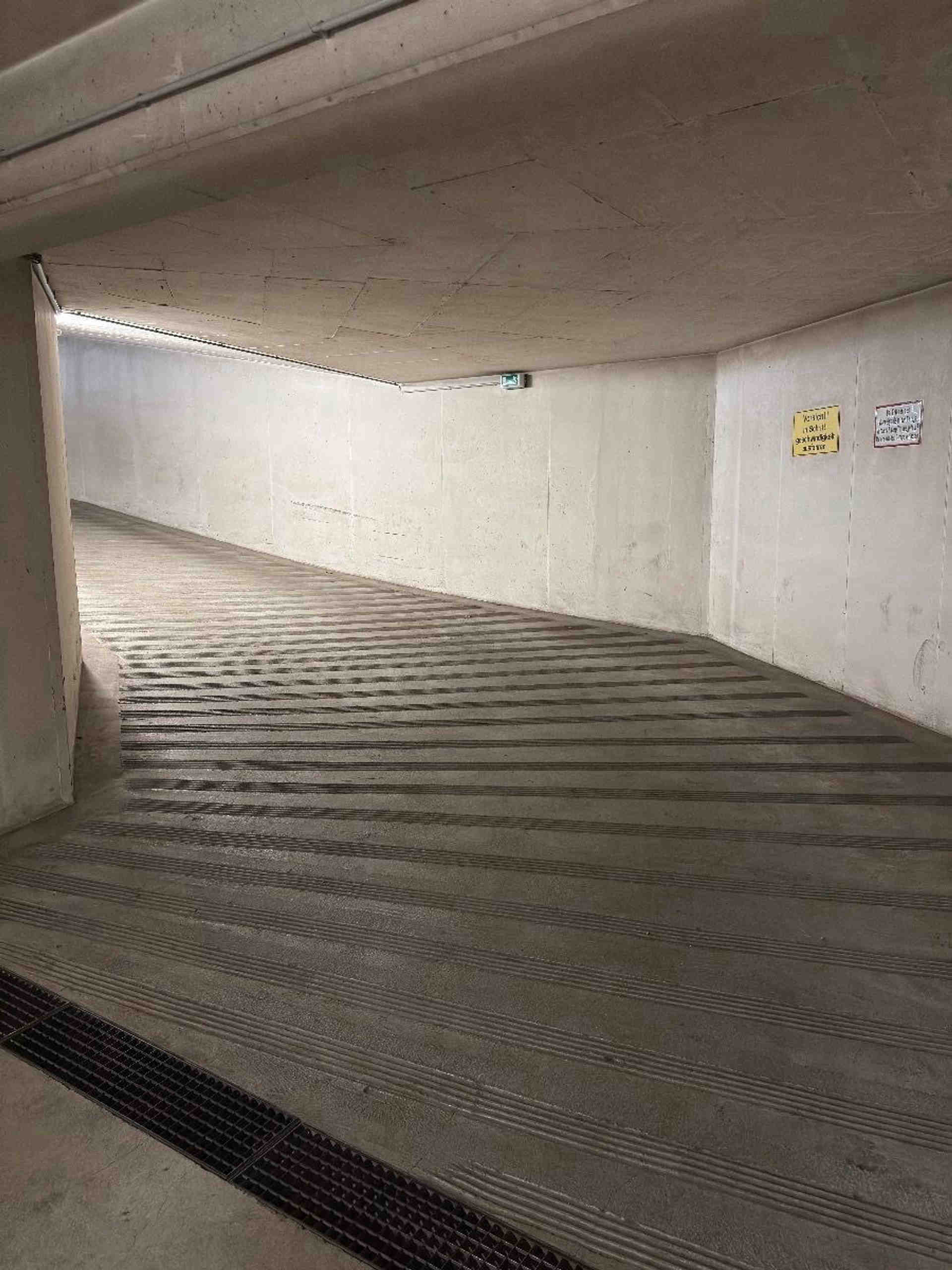 Underground parking space near U1/U3/U7 (duplex below) - Gärtnerstraße, 80992 Munich - Photo 3 of 5