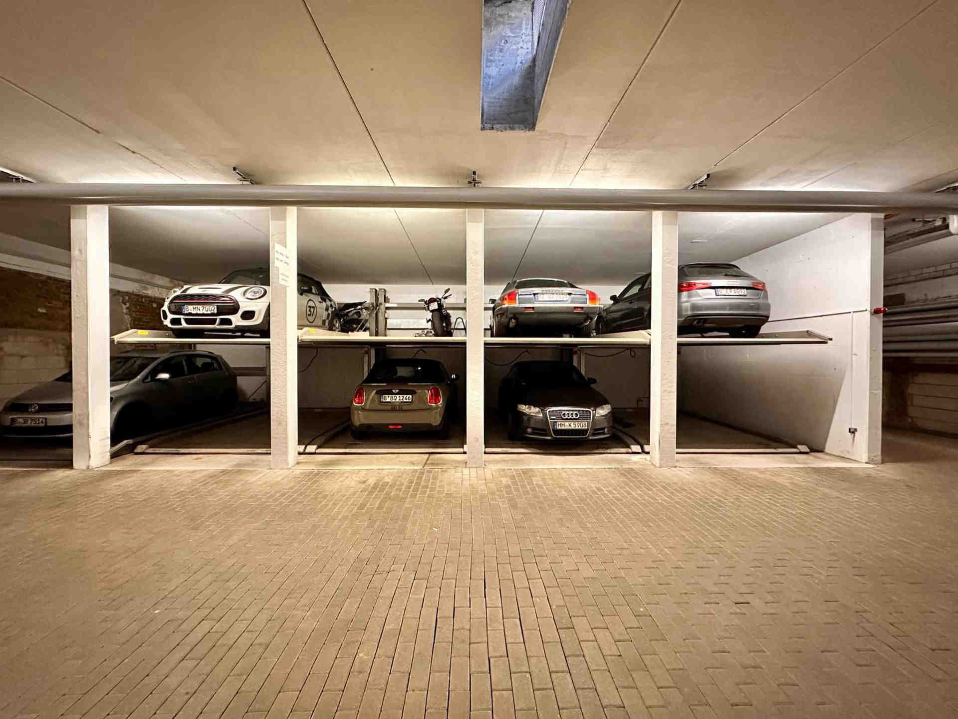 Sichere Hightech-Parkplätze in der Tiefgarage in der Nähe von öffentlichen Verkehrsmitteln - Warschauer Straße, 10243 Berlin - Foto 3 von 6
