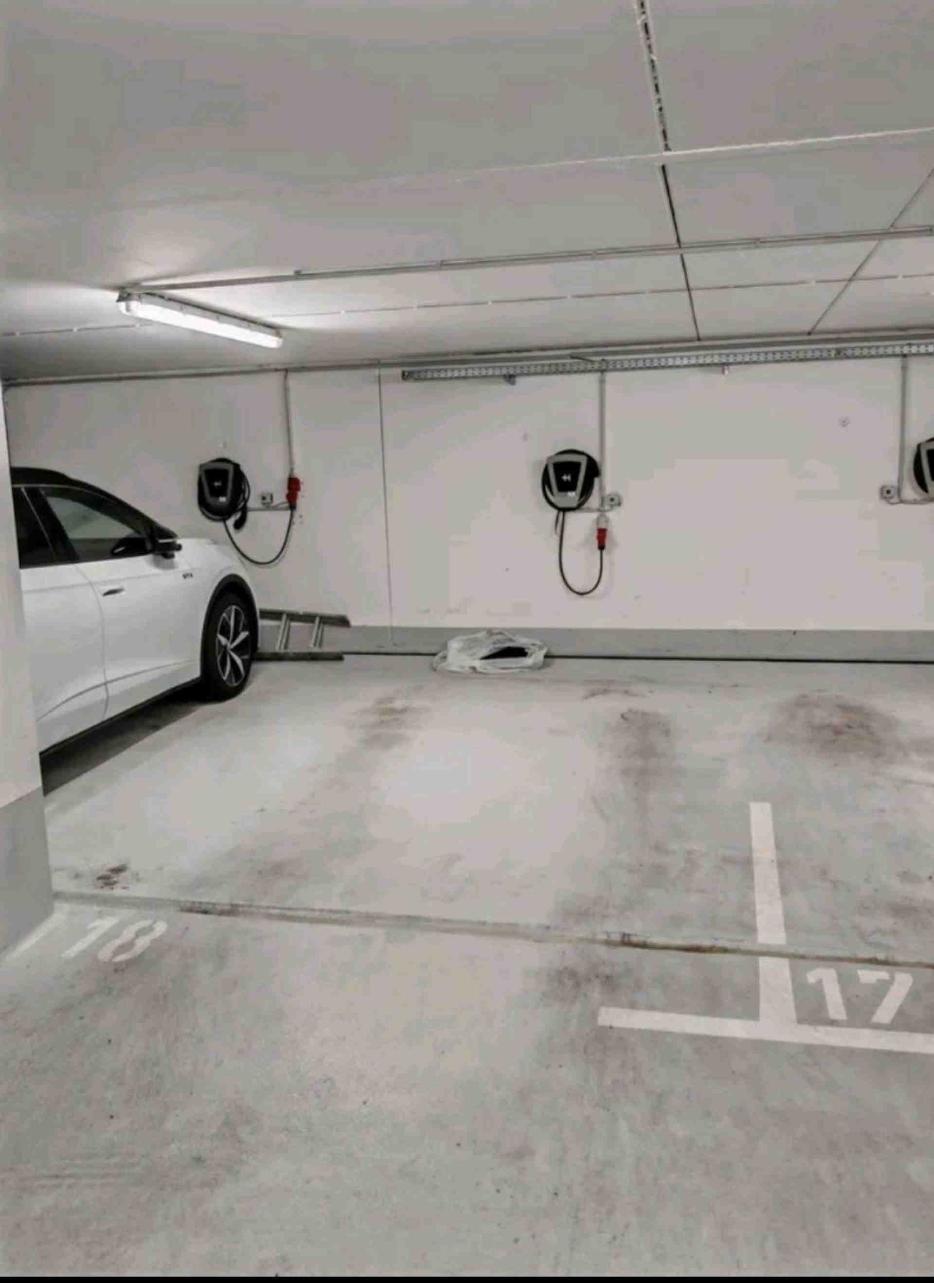 Underground parking space with charging option in Domagkpark - Margarete-Schütte-Lihotzky-Straße, 80807 Munich - Photo 1 of 1