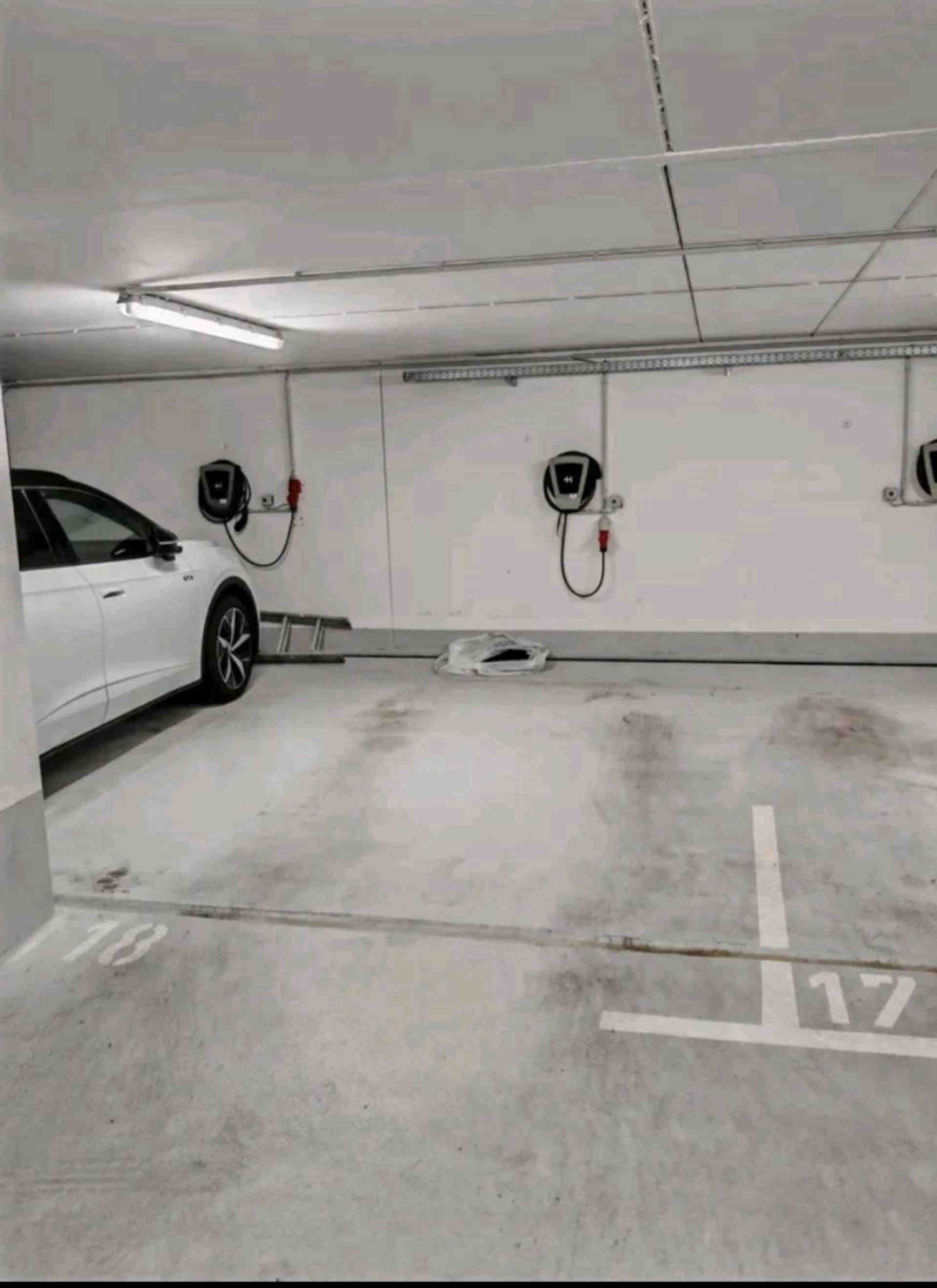 Underground parking space with charging option in Domagkpark - Margarete-Schütte-Lihotzky-Straße, 80807 Munich - Photo 1 of 1