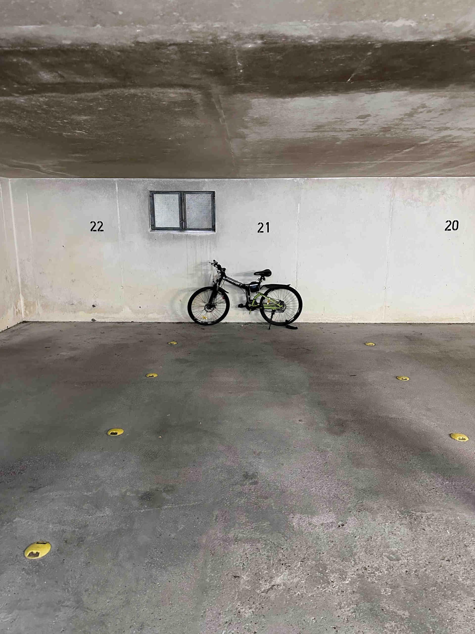 Tiefgaragenstellplatz in Garching, 7 Min. zur U6 - Rosenstraße, 85748 Garching - Foto 1 von 1