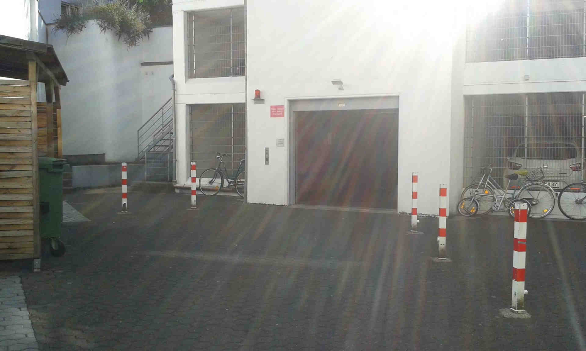 Parkovacie miesto/garáž v suteréne v centre Kolína (Zülpi/Barba) - Mauritiuswall, 50676 Kolín nad Rýnom - Fotka 1 z 3