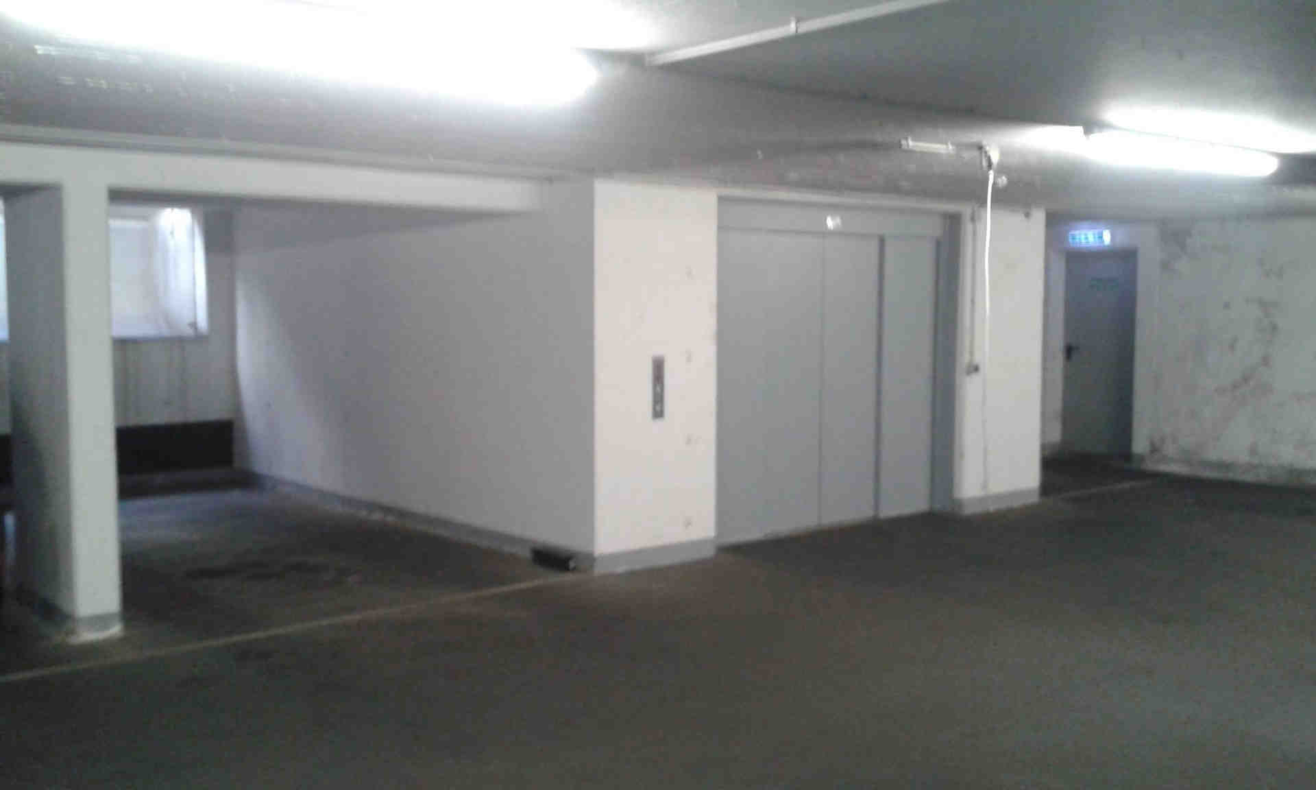 Parkovacie miesto/garáž v suteréne v centre Kolína (Zülpi/Barba) - Mauritiuswall, 50676 Kolín nad Rýnom - Fotka 2 z 3
