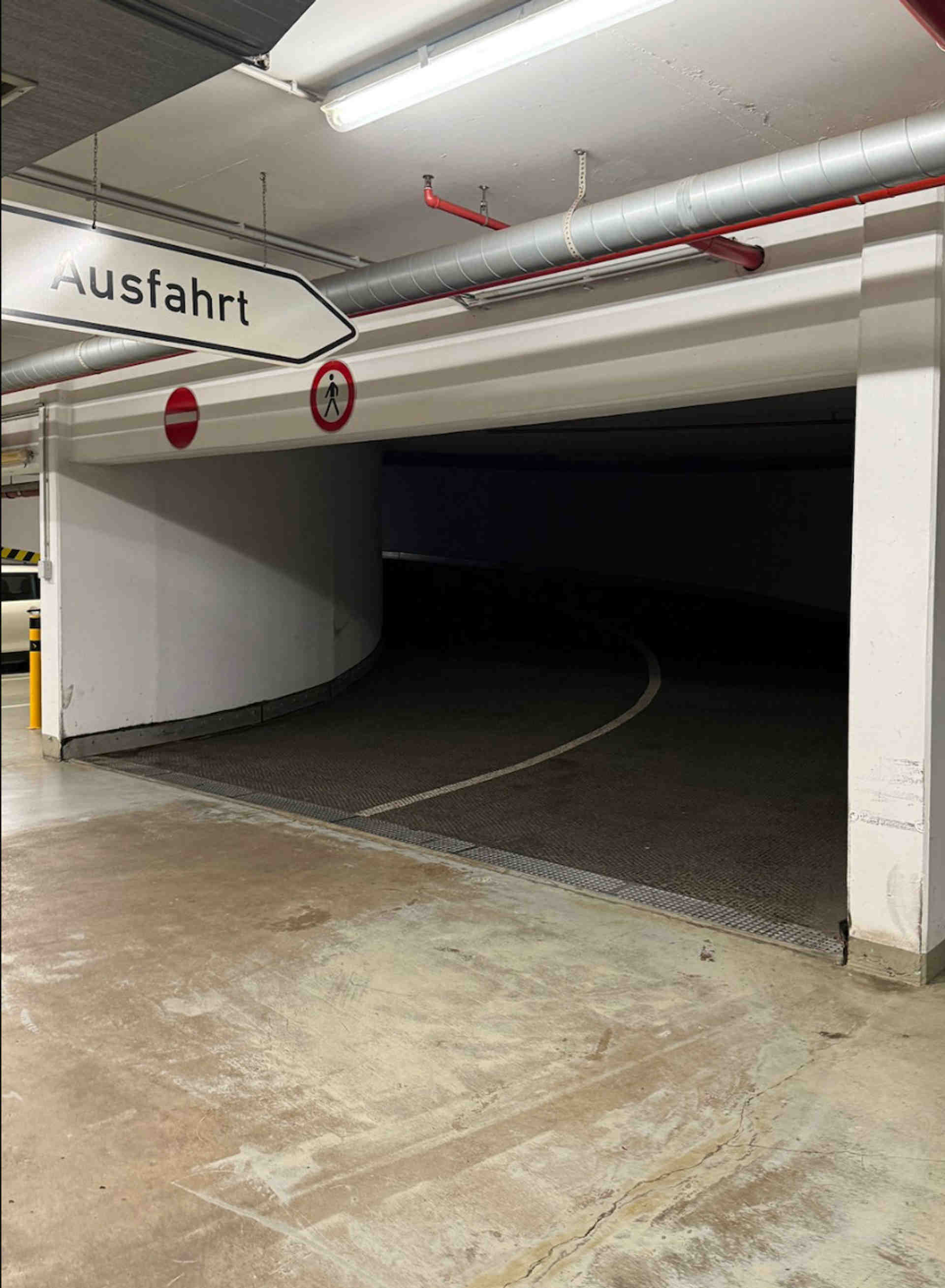 Langfristig zu vermieten: Sicherer Parkplatz im Westend Süd - Niedenau, 60325 Frankfurt am Main - Foto 2 von 4