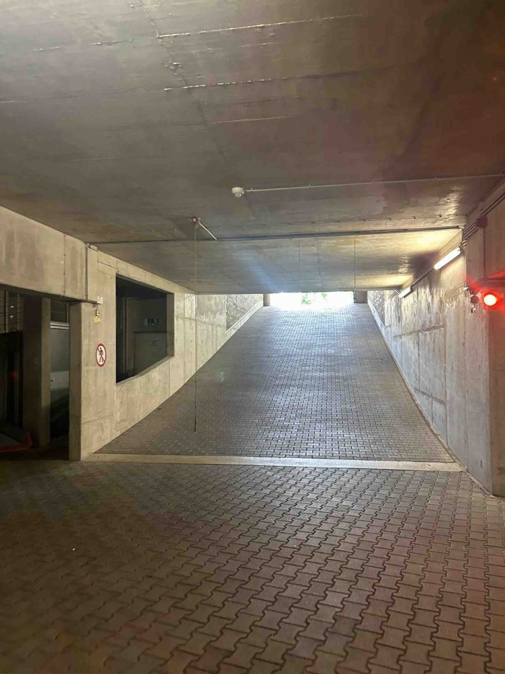 Underground parking space for rent - Marlene-Dietrich-Straße, 80636 Munich - Photo 1 of 1