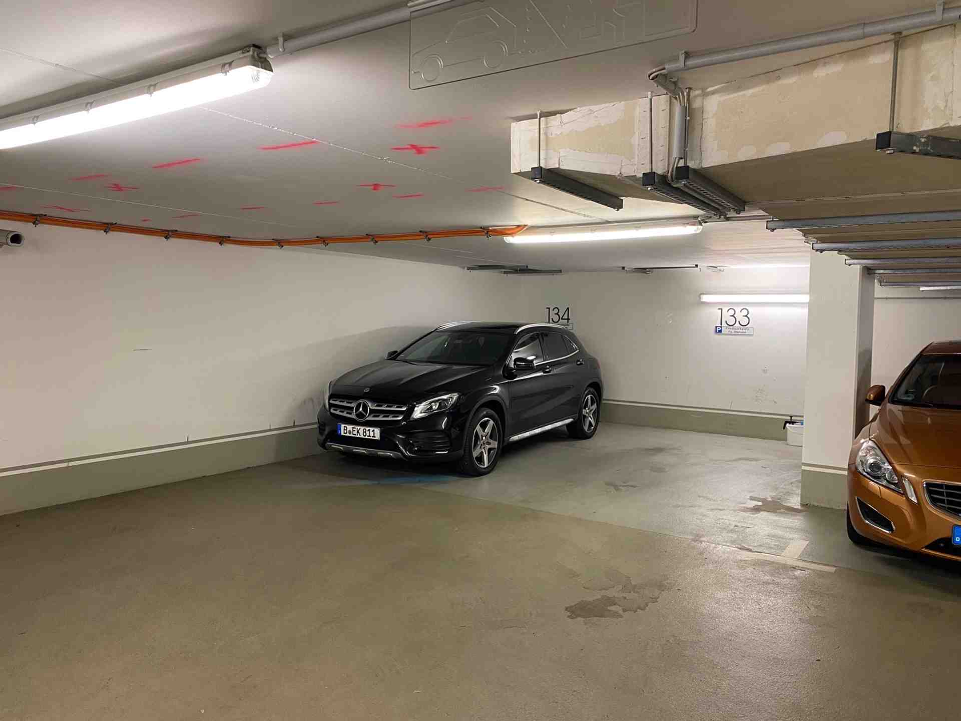 Monitored parking space 24/7 doormen service - Gabriele-Tergit-Promenade, 10963 Berlin - Photo 1 of 5