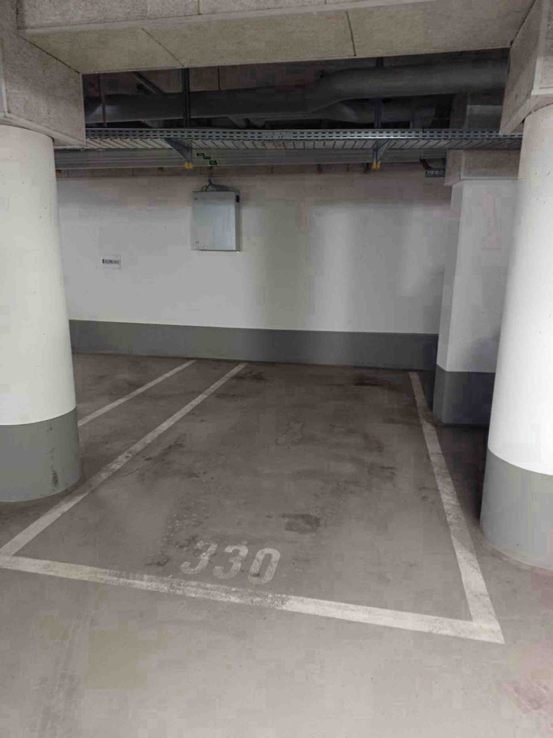 Tiefgaragenstellplatz - Berlin Mitte - Chausseestraße, 10115 Berlin - Foto 2 von 4