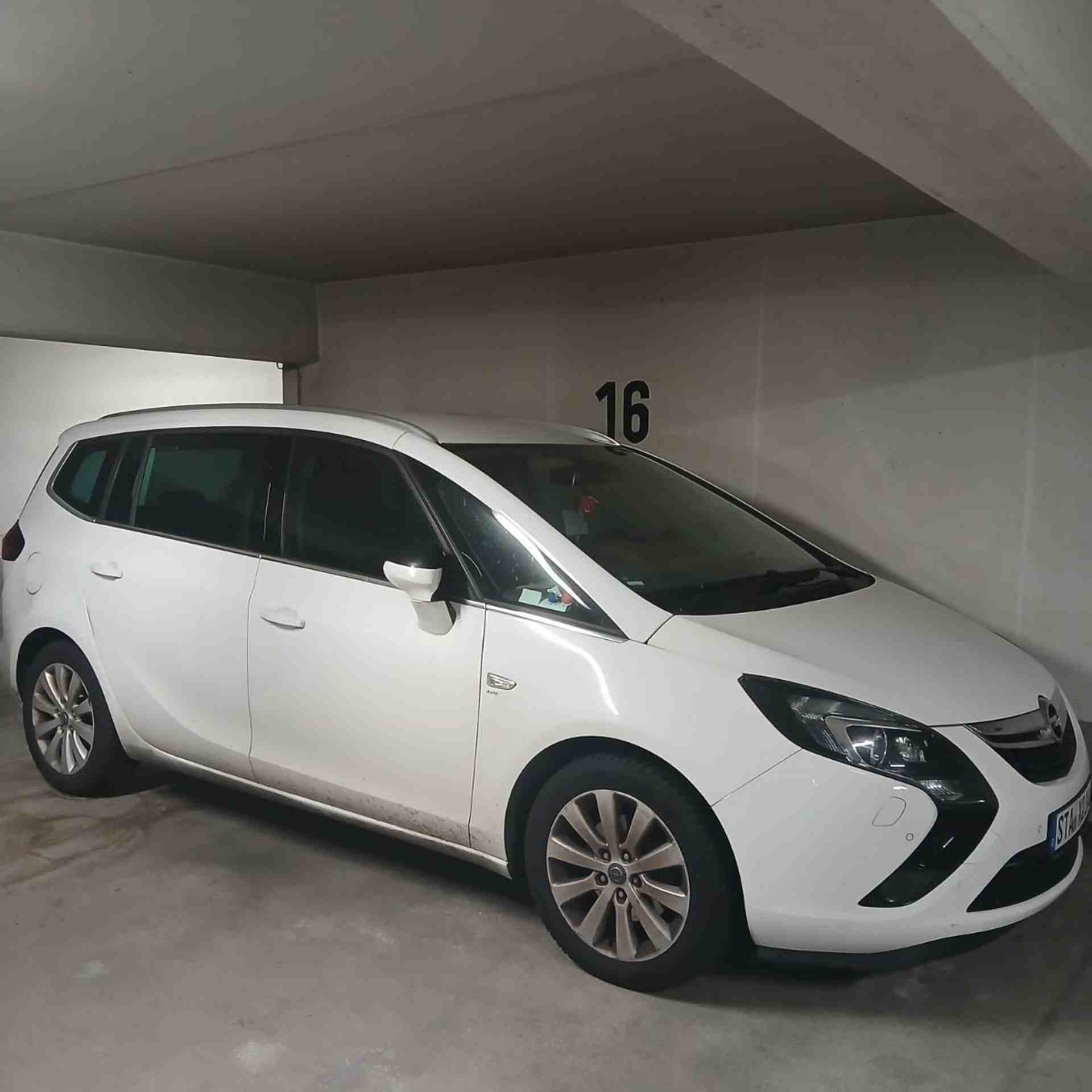 Secure long term parking in an ideal location - Pflüglstraße, 80999 Munich - Photo 2 of 3