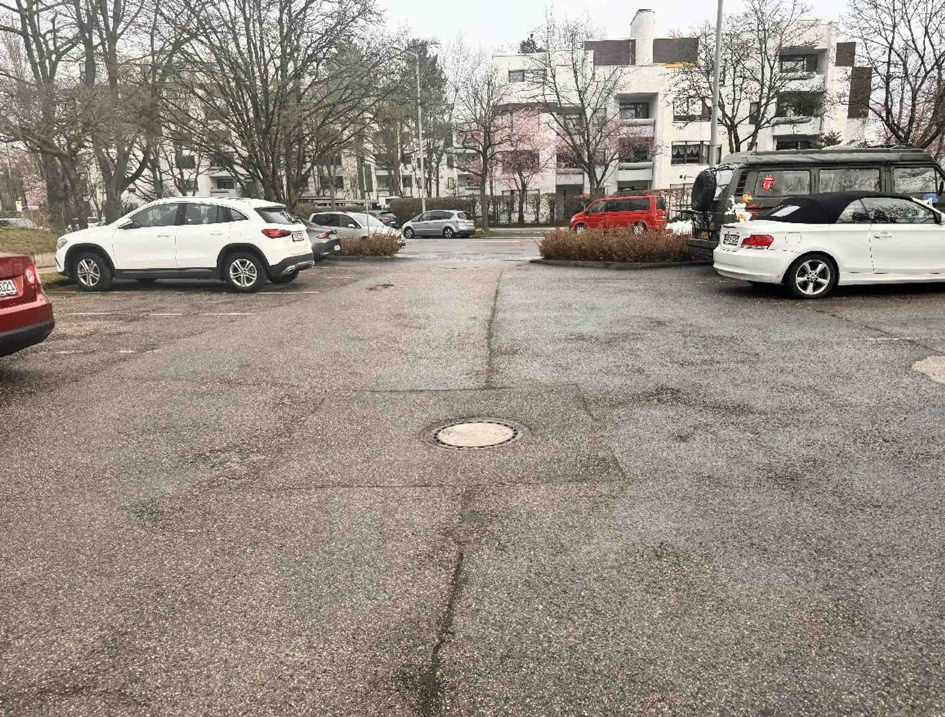 Barrier free outdoor parking spot - Guardinistraße, 81375 Munich - Photo 3 of 5