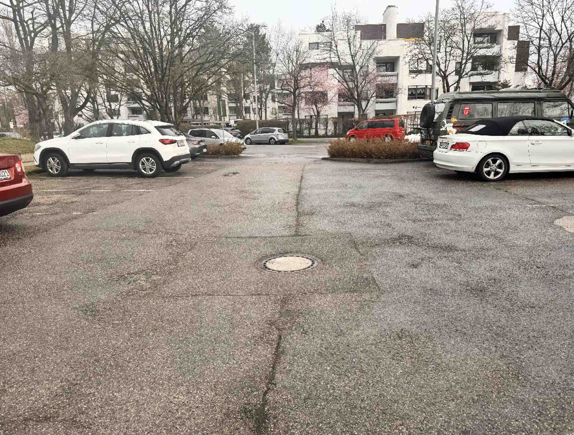 Barrierefreier Aussenparkplatz - Guardinistraße, 81375 München - Foto 3 von 5