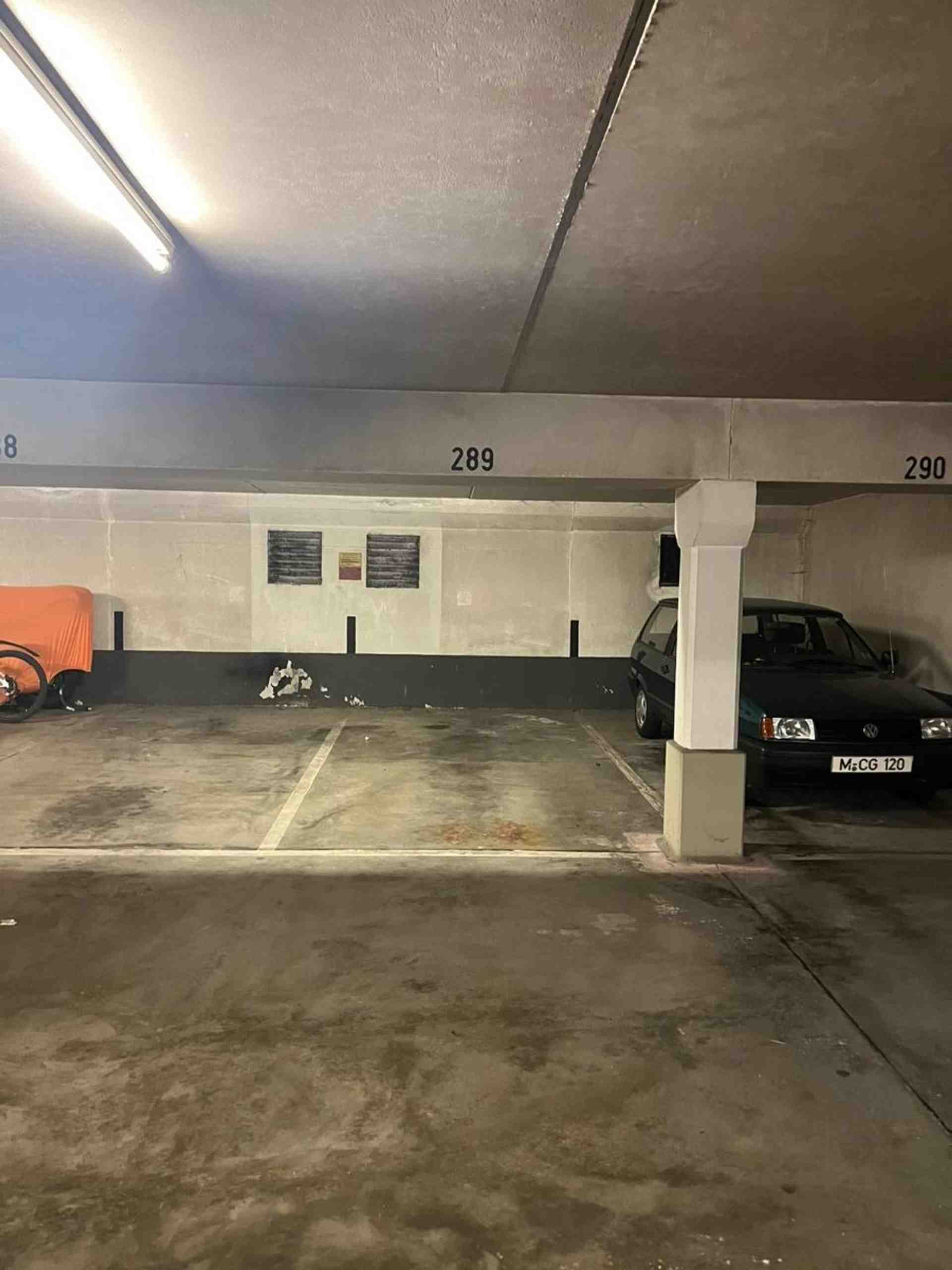 Podzemné parkovacie miesto v okruhu Mníchova - Weißenseestraße, 81539 Mníchov - Fotka 3 z 4