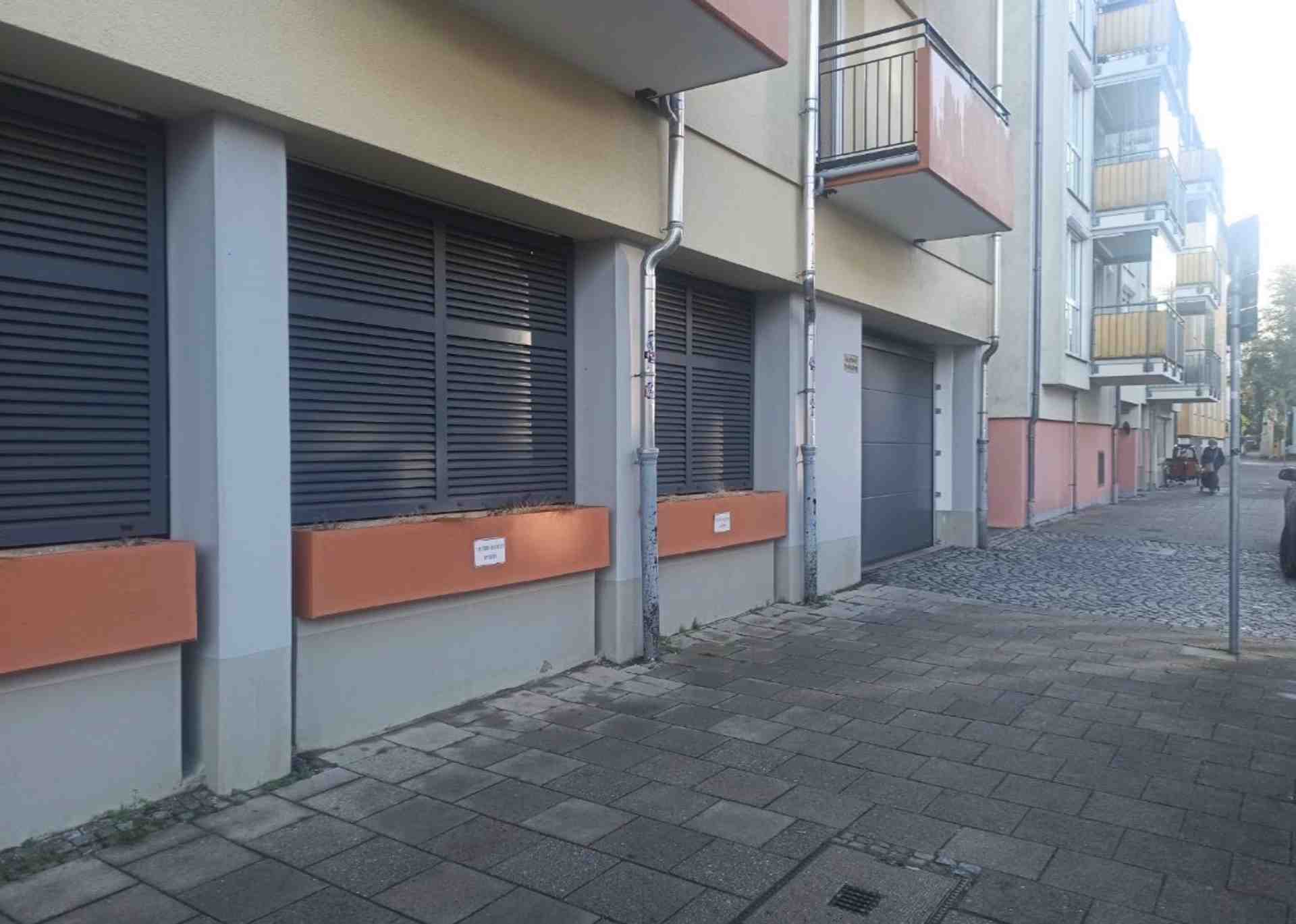 Dvojpodlažná garáž v Moosachu - Feldmochinger Straße, 80992 Mníchov - Fotka 4 z 5