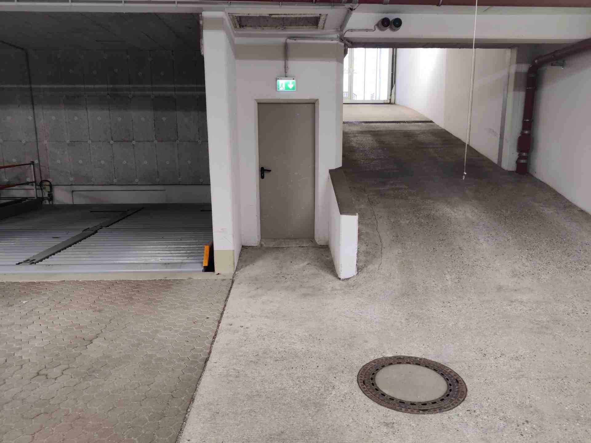 Tiefgaragenstellplatz in Obersendling - Waakirchner Straße, 81379 München - Foto 2 von 6