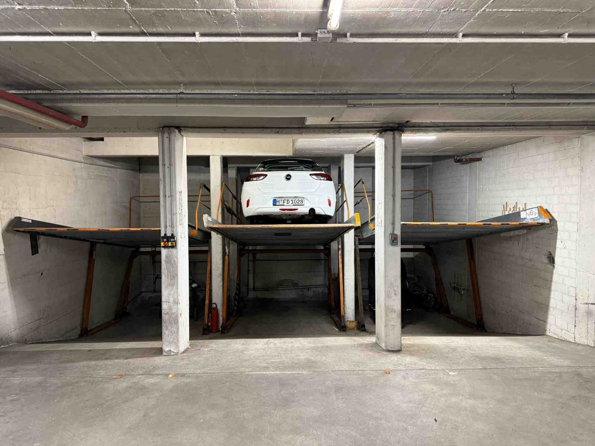 Secured long-term parking indoors - Erzgießereistraße, 80335 Munich - Photo 2 of 3
