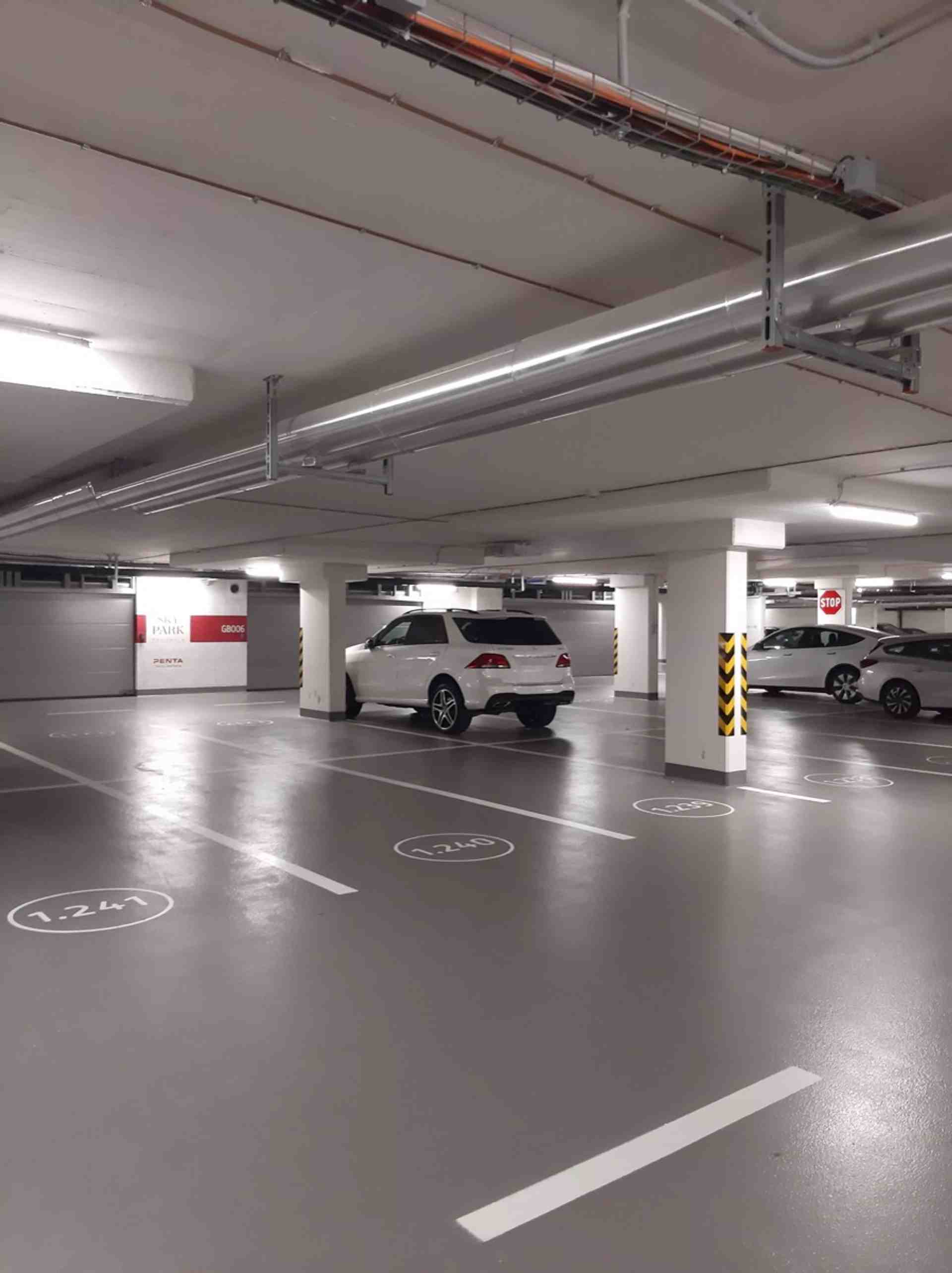 Parkplatz in der Tiefgarage - Ružinov - Kvačalova, 821 08 Bratislava - Foto 1 von 2