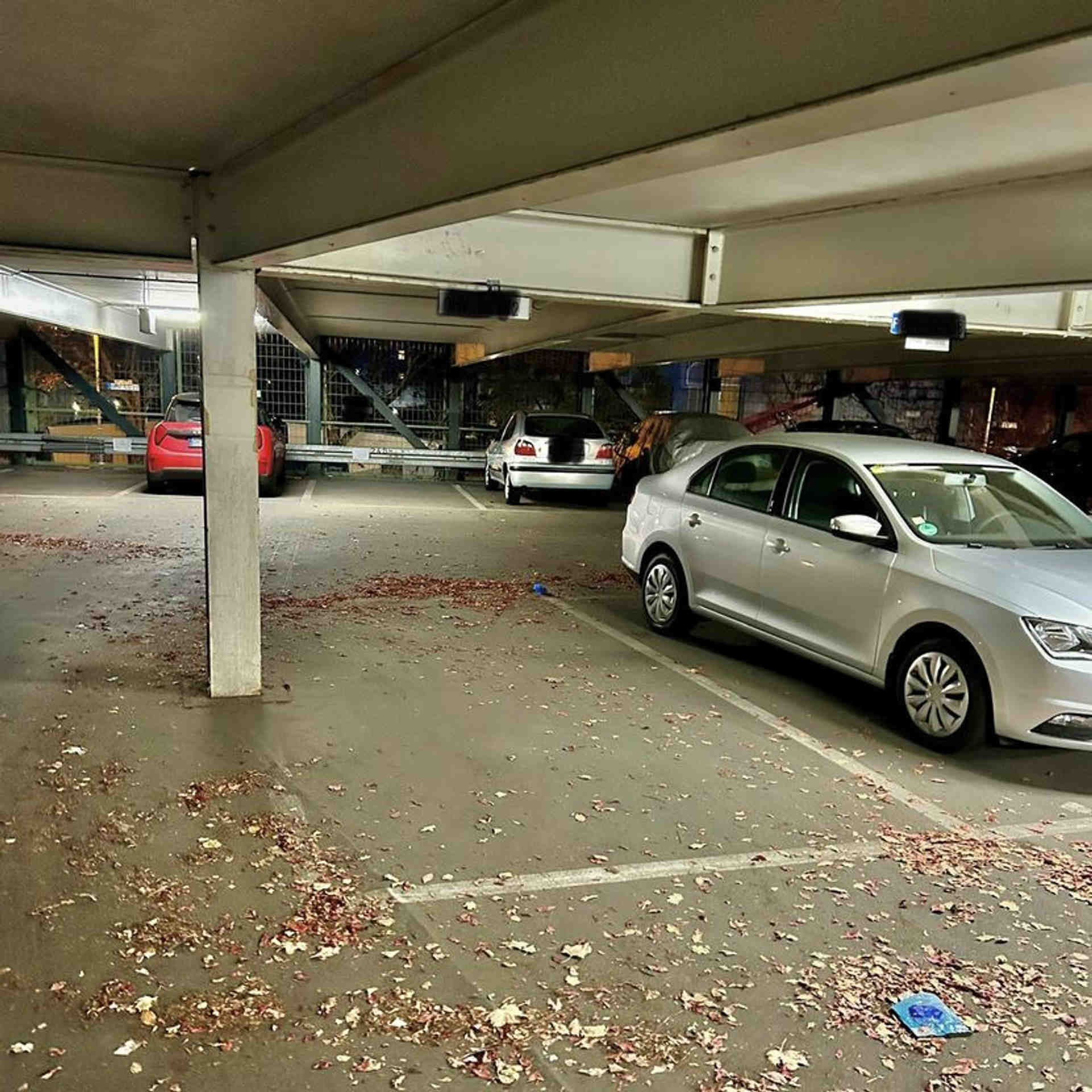 Parking garage directly at Hennigsdorf S-Bahn station - Poststraße, 16761 Hennigsdorf - Photo 2 of 3