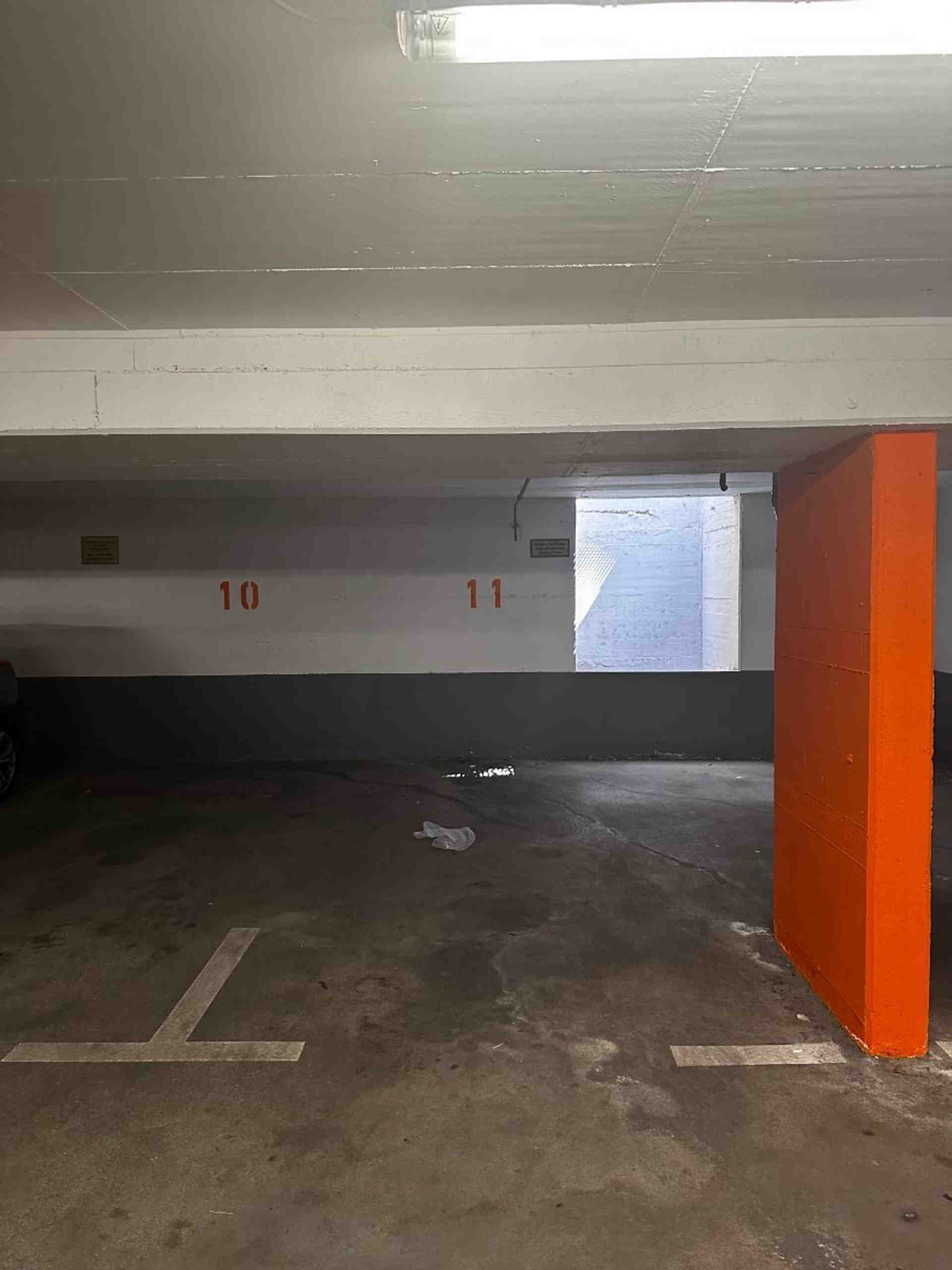 Tiefgaragenstellplatz in der Nähe der U-Bahnstation Boddingstr (nkn) - Hermannstraße, 12049 Berlin - Foto 1 von 3