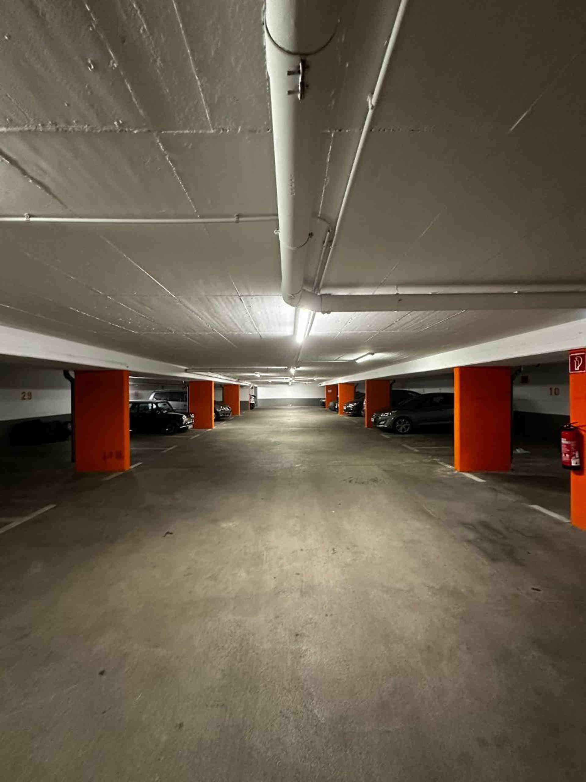 Underground Parking Spot near Boddingstr Ubahn (nkn) - Hermannstraße, 12049 Berlín - Fotka 2 z 3