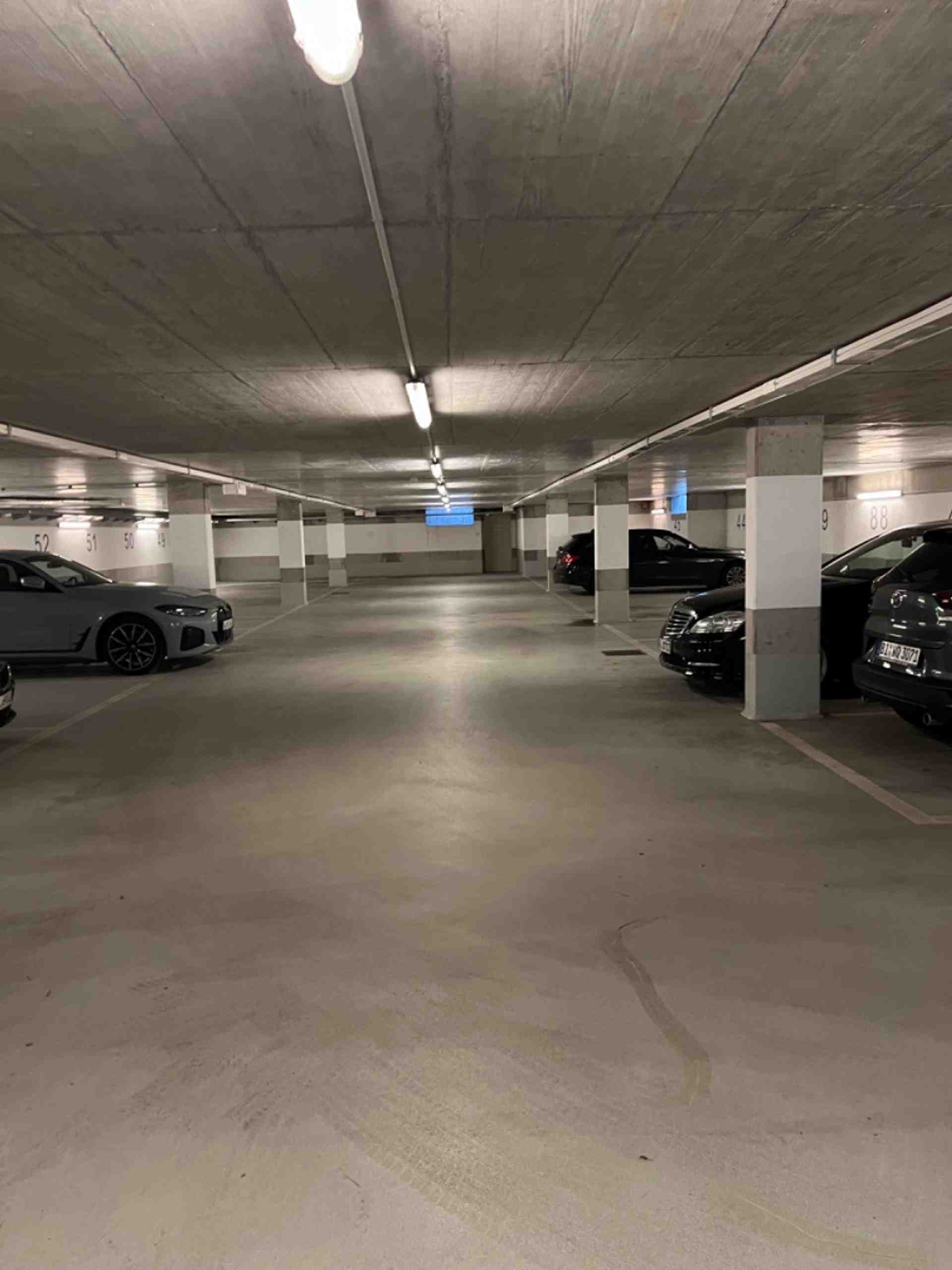 Podzemné parkovacie miesto v metre Berlin Mitte/Spittelmarkt - Beuthstraße, 10117 Berlín - Fotka 2 z 9