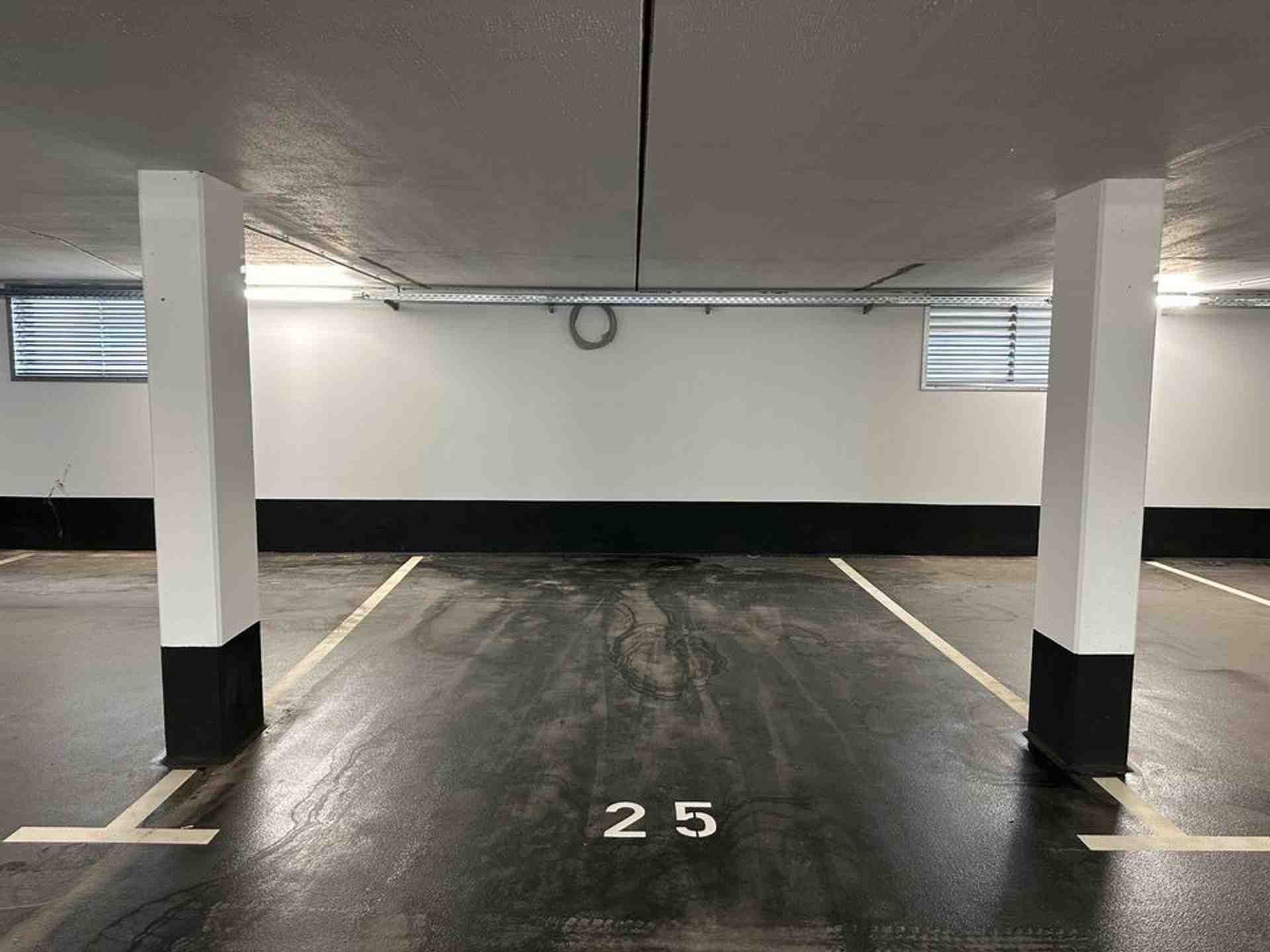 Tiefgaragen Stellplatz barrierefrei mit Wallbox nahe Berlin - Fehrbelliner Straße, 14612 Falkensee - Foto 1 von 1
