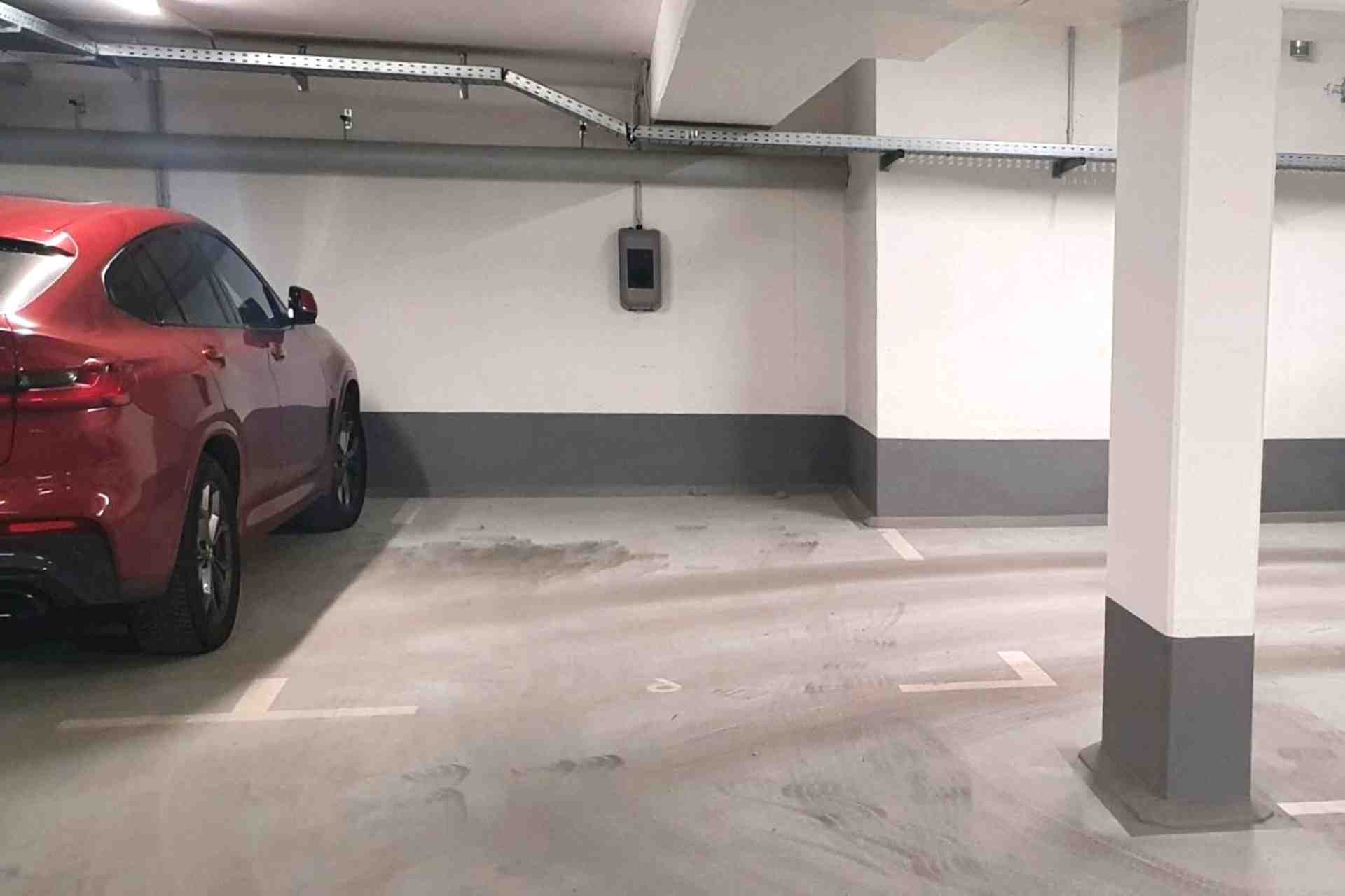 Parking space in modern underground car park near Millerntor Stadium - Neuer Kamp, 20359 Hamburg - Photo 1 of 1