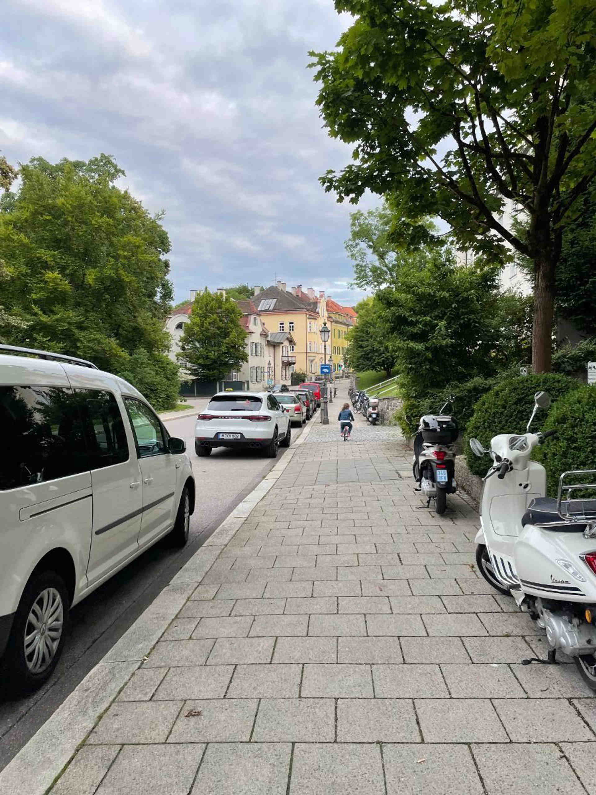 Stress-free parking in Altschwabing 80802 - Biedersteiner Straße, 80802 Munich - Photo 4 of 9