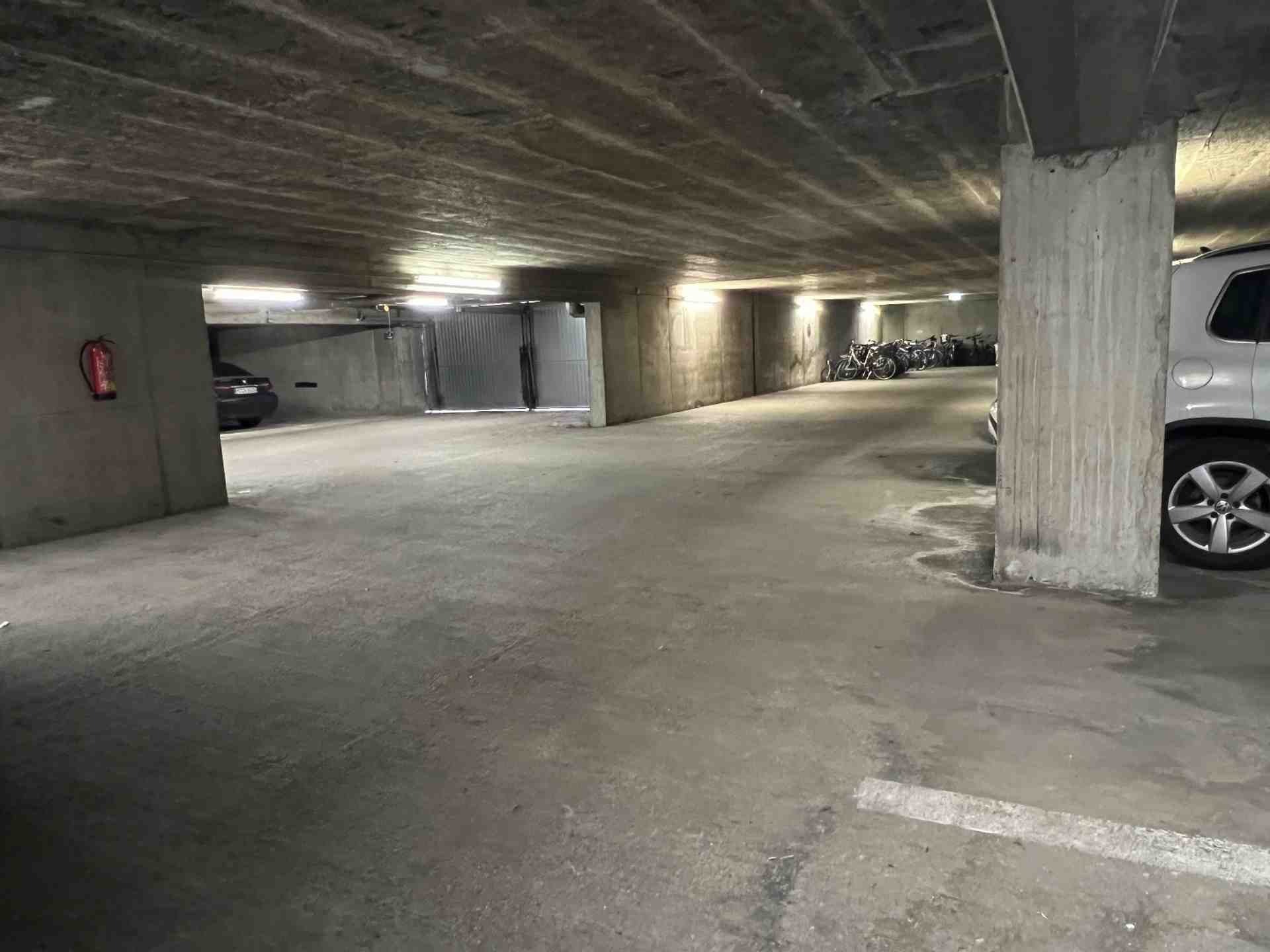 Underground garage parking space on the Mittlerer Ring and access to the A8 - Ottobrunner Straße, 81737 Munich - Photo 3 of 5