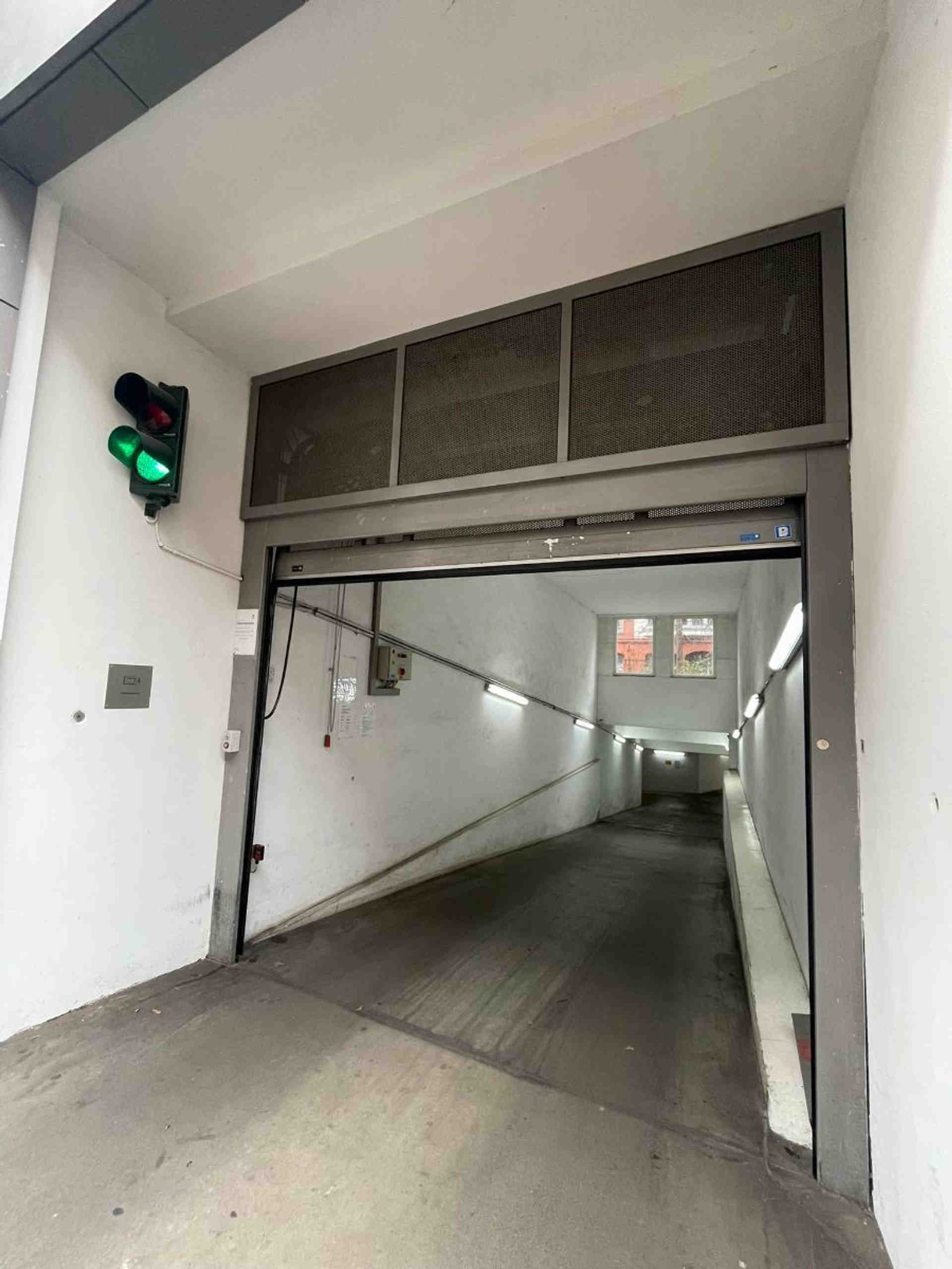 Underground parking space for rent - top location Hackescher Mark - Garnisonkirchplatz, 10178 Berlin - Photo 2 of 4
