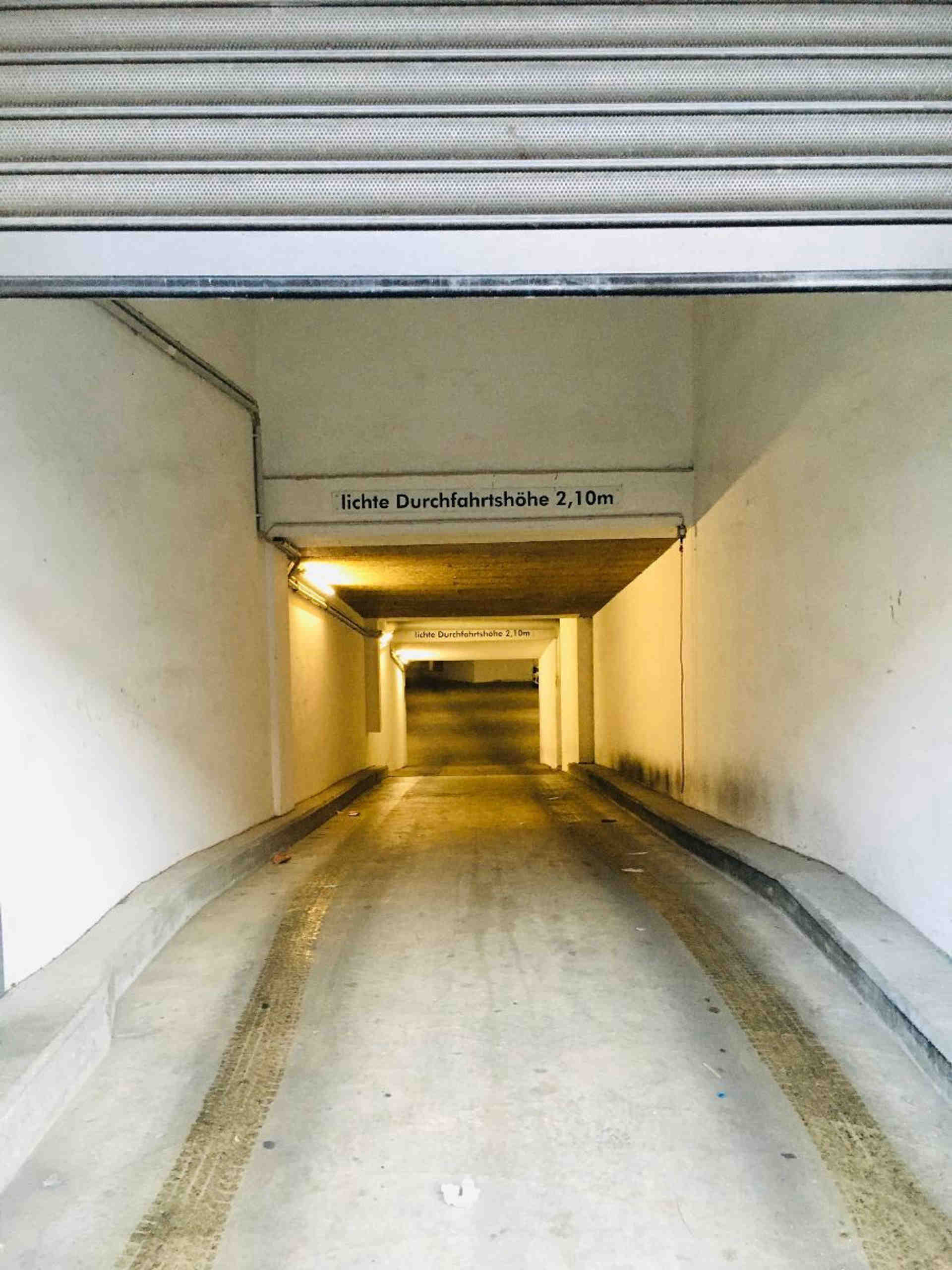 High-tech underground garage parking on Warschauerstrasse - Warschauer Straße, 10243 Berlin - Foto 3 von 4