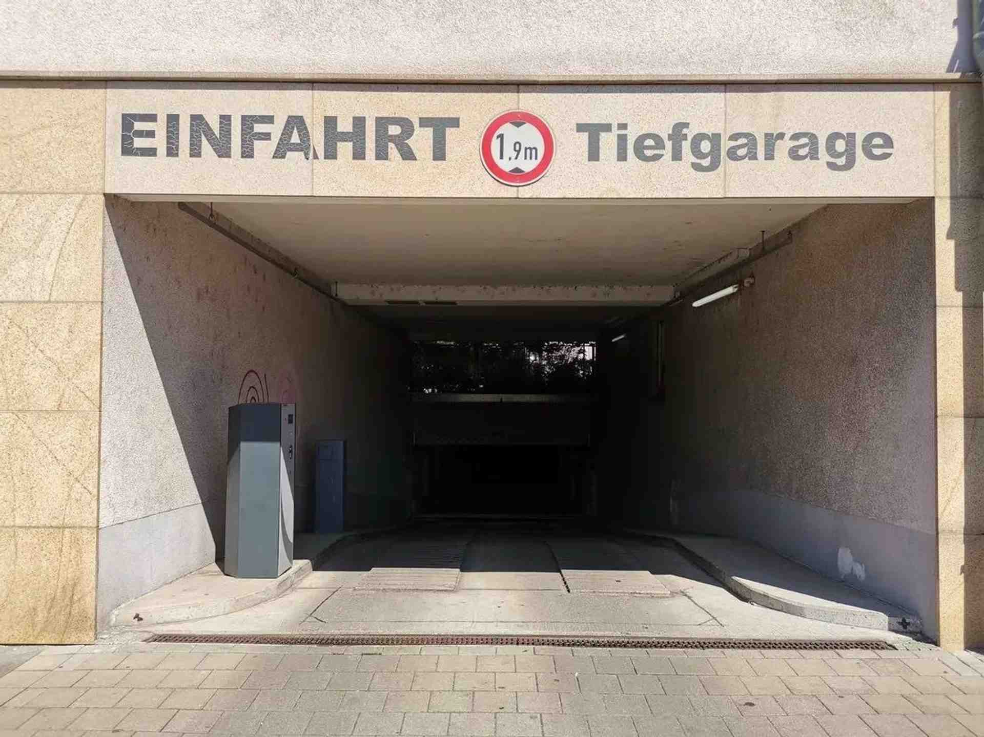 TG-Stellplatz direkt am Bahnhof *von privat* - Poststraße, 60329 Frankfurt nad Mohanom - Fotka 4 z 5