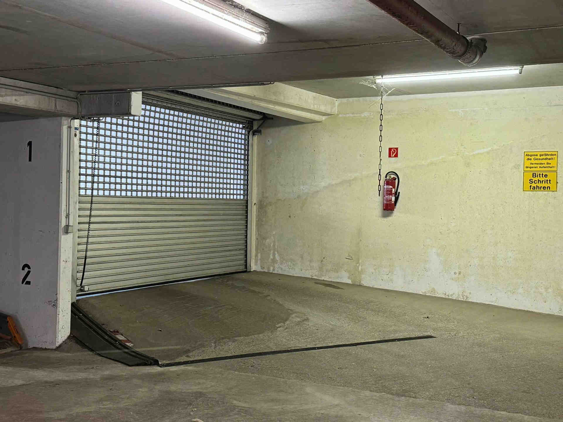 Underground Parking Garage with Two-Level Car Lift System - Tauernallee, 12107 Berlin - Photo 3 of 5