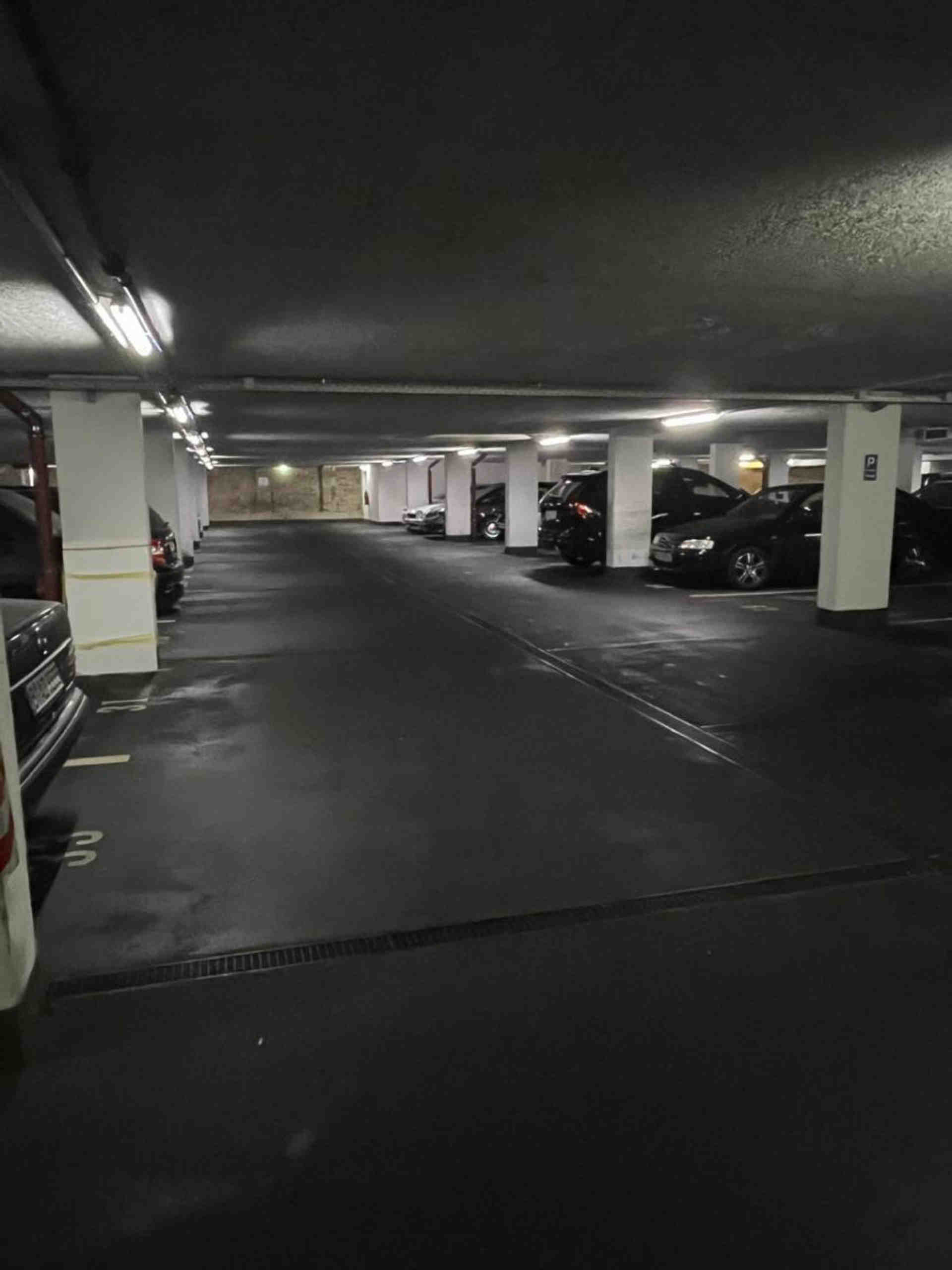 Underground parking space - Am Karlsbad, 10785 Berlin - Photo 2 of 3